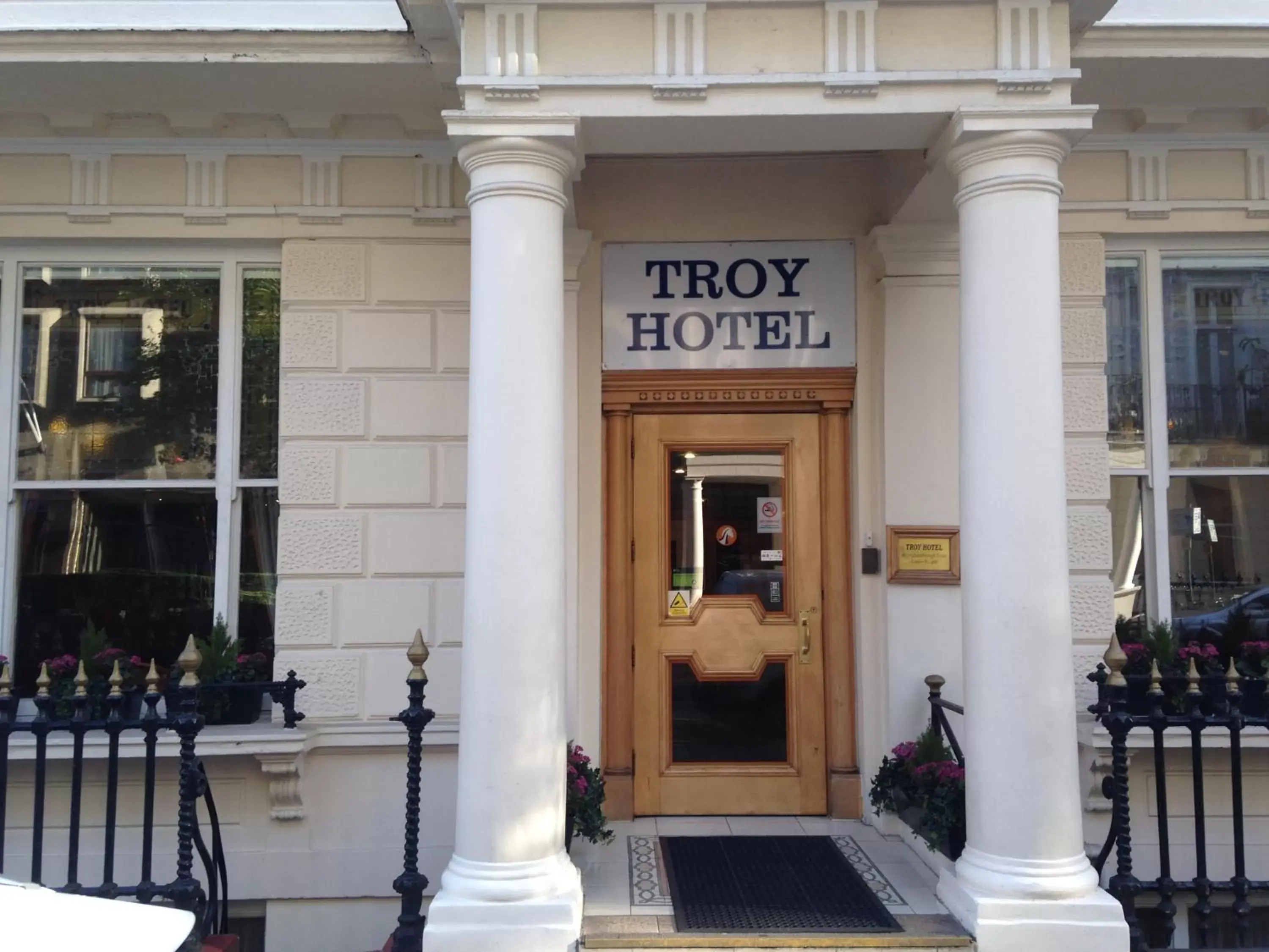 Facade/entrance in Troy Hotel