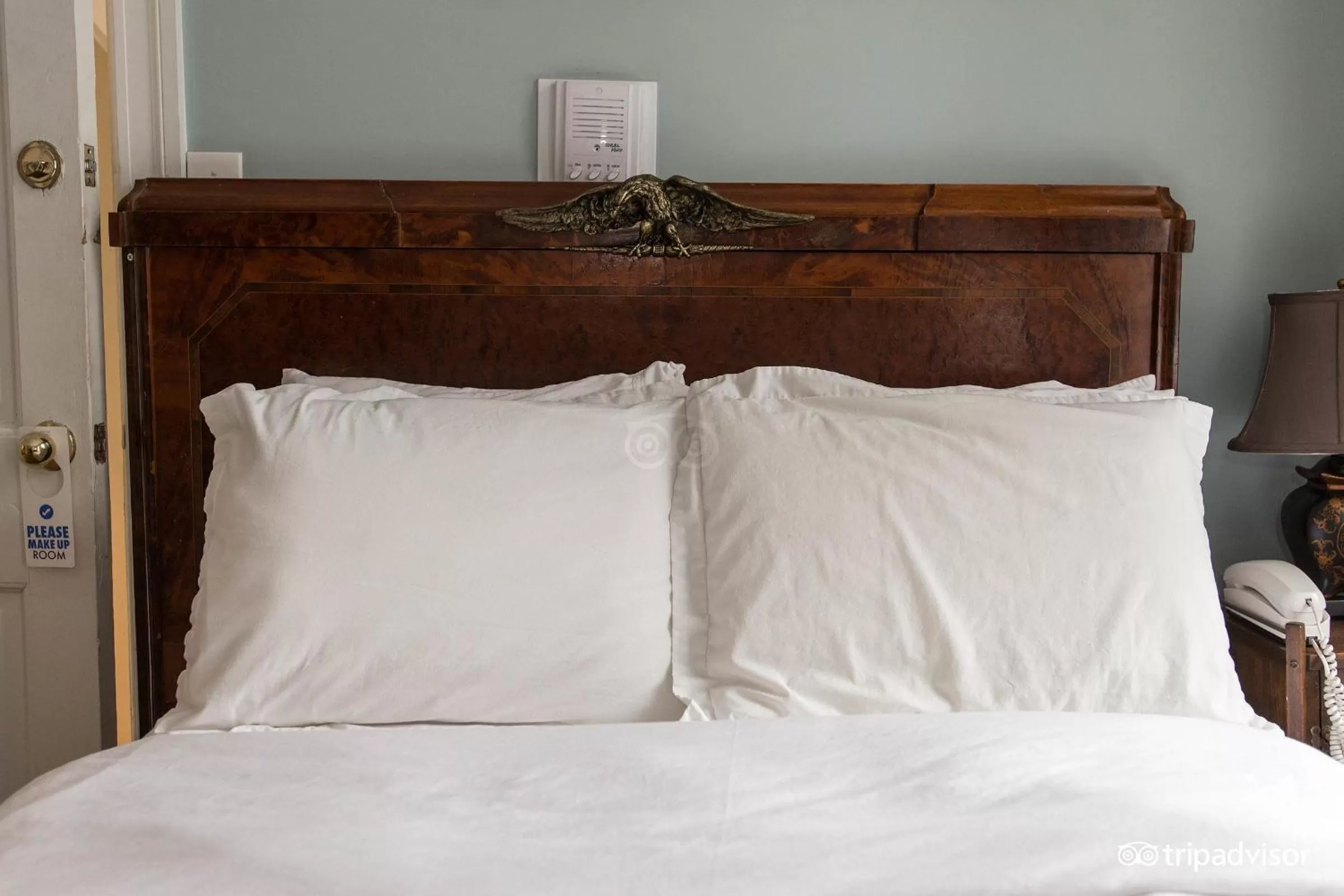 Bed in Incentra Village Hotel