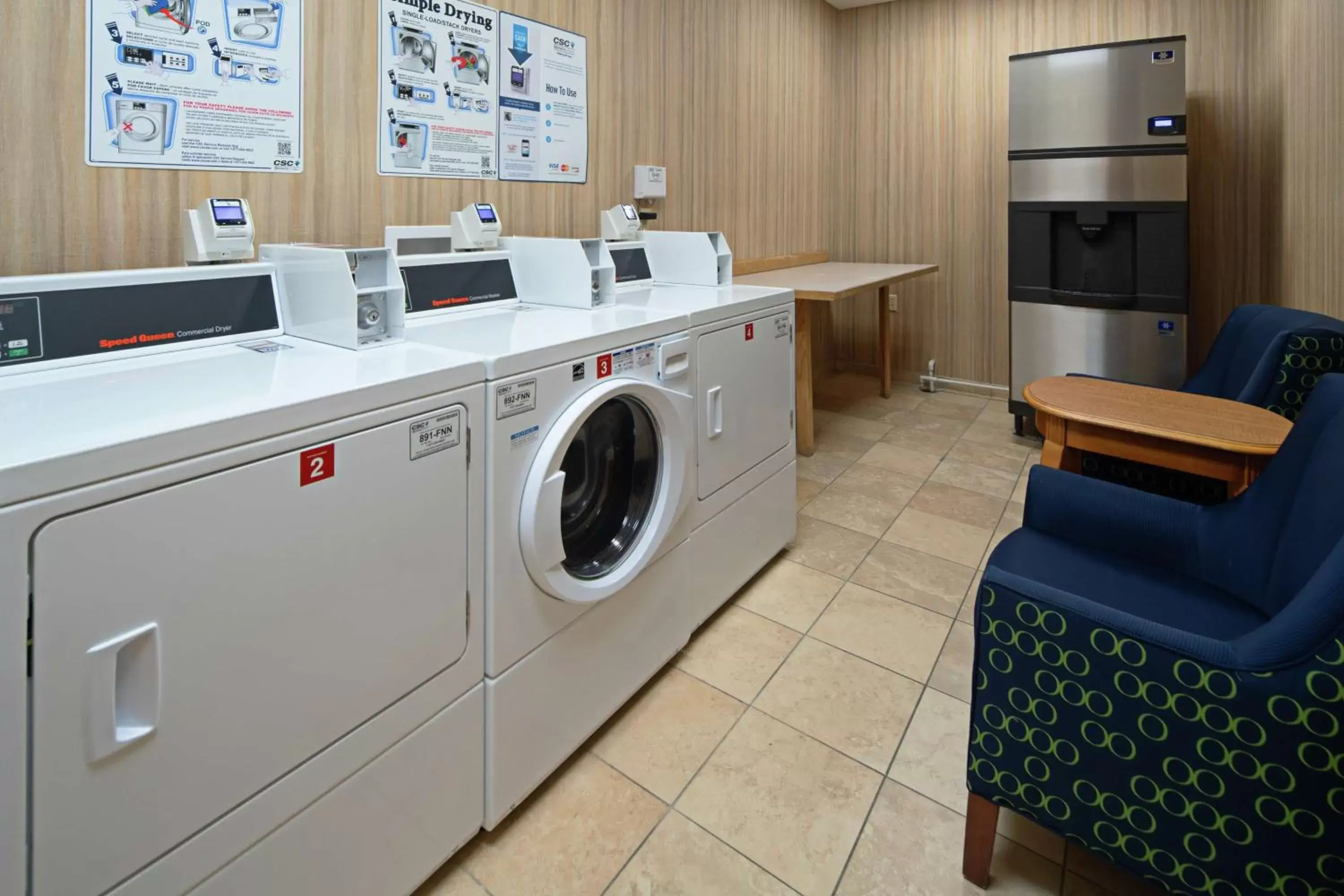 Property building in Hampton Inn & Suites Bremerton Property building in Hampton Inn & Suites Bremerton