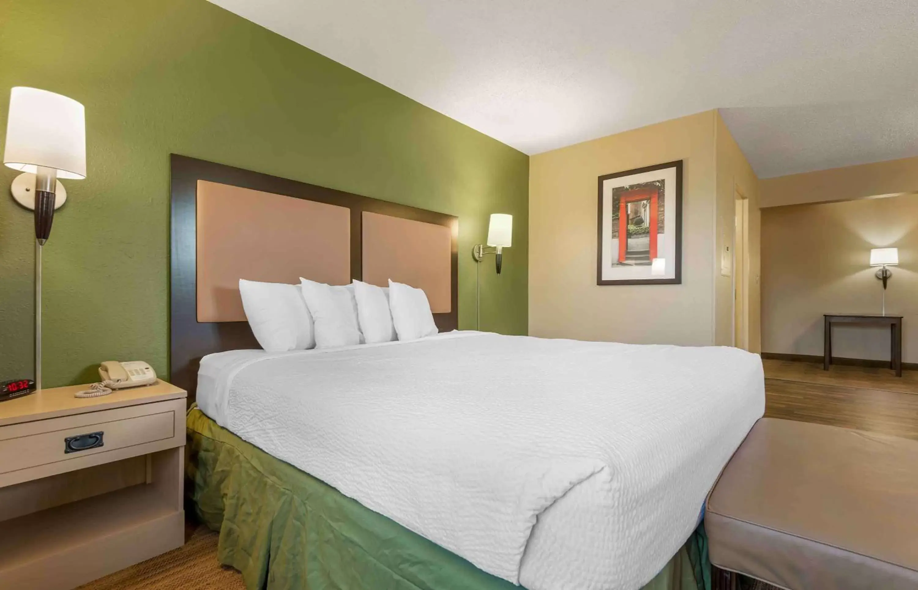 Bedroom, Bed in Extended Stay America Suites - Buffalo - Amherst