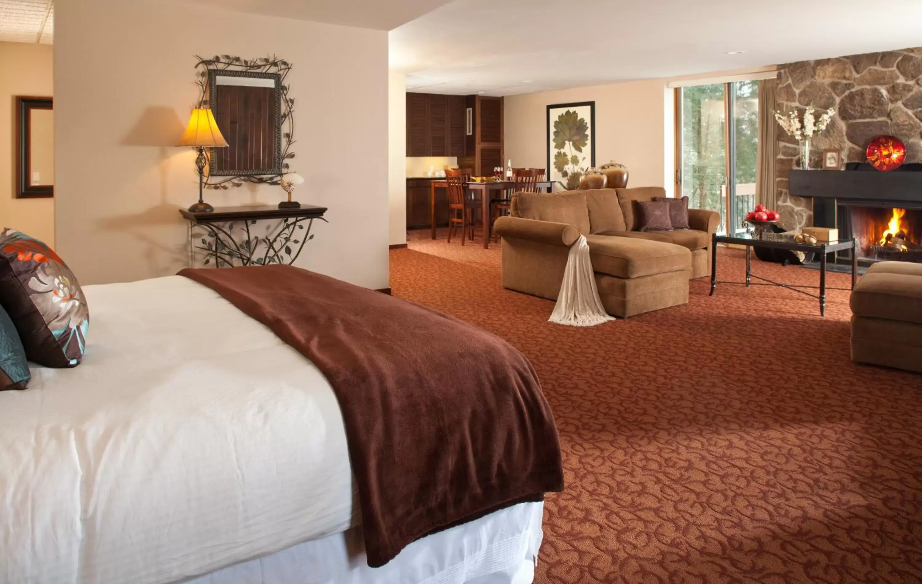 Day, Bed in The Inn at Honey Run Millersburg Day, Bed in The Inn at Honey Run Millersburg