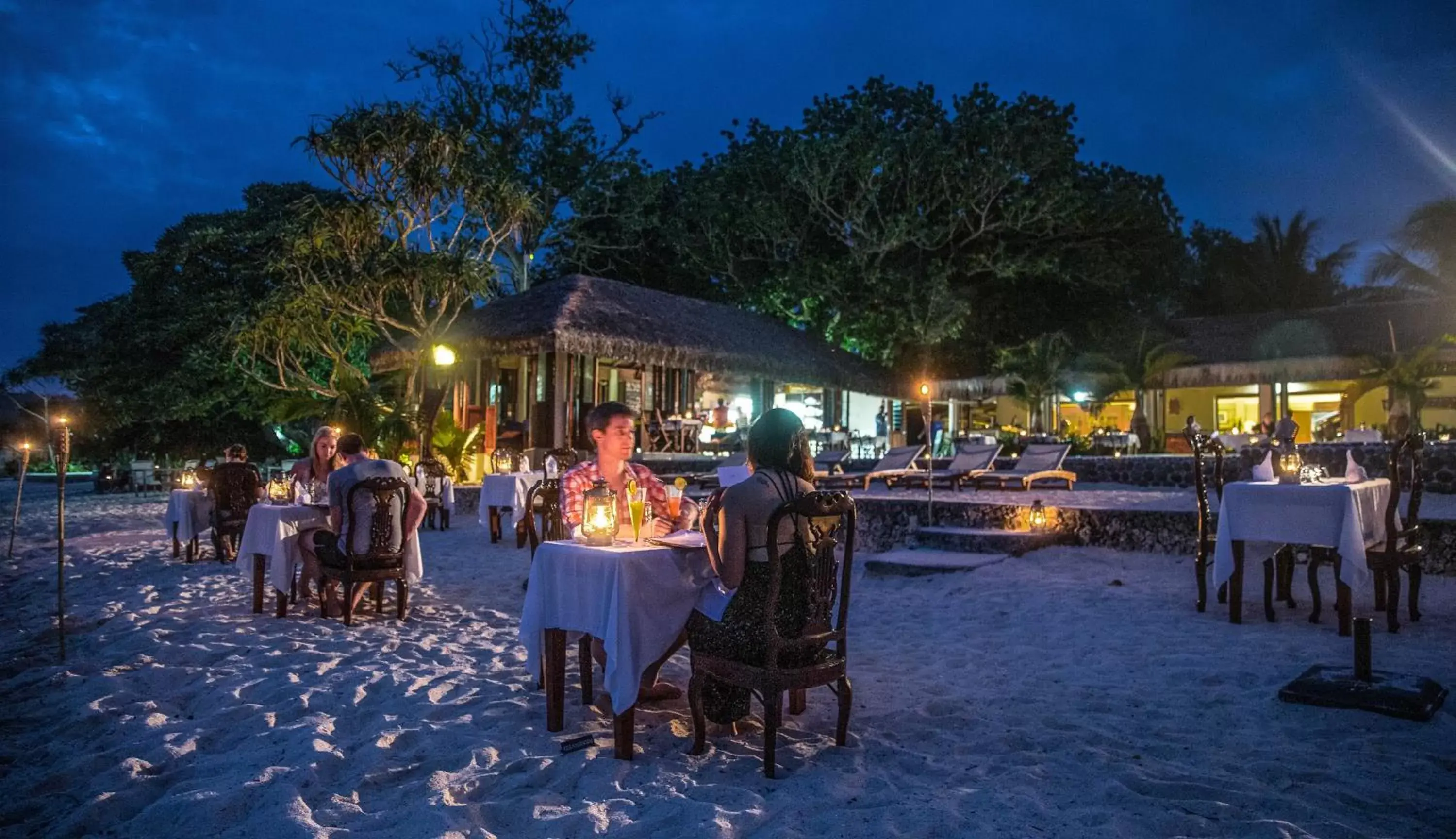 Restaurant/Places to Eat in Breakas Beach Resort