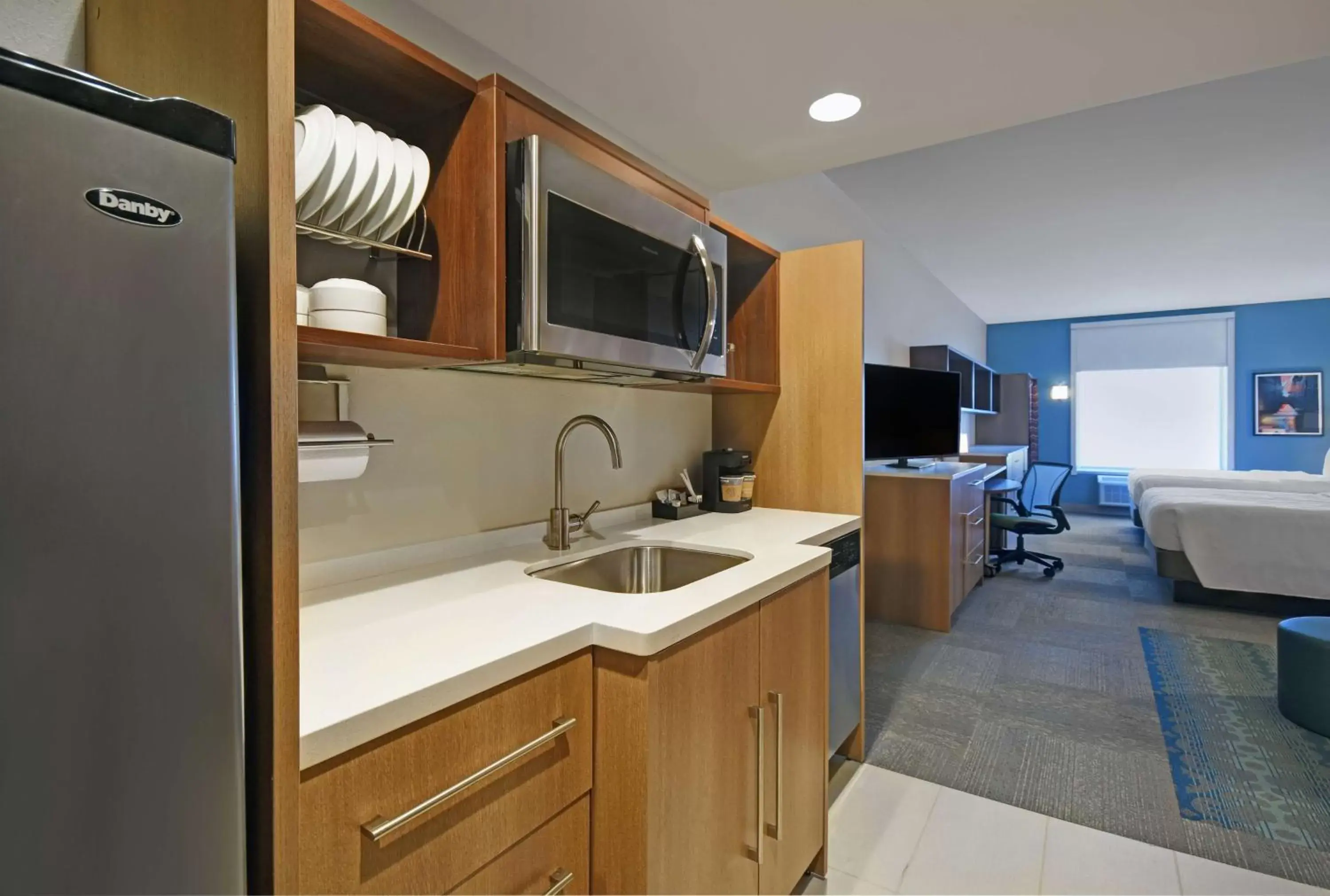 Bedroom, Kitchen/Kitchenette in Home2 Suites By Hilton Columbus
