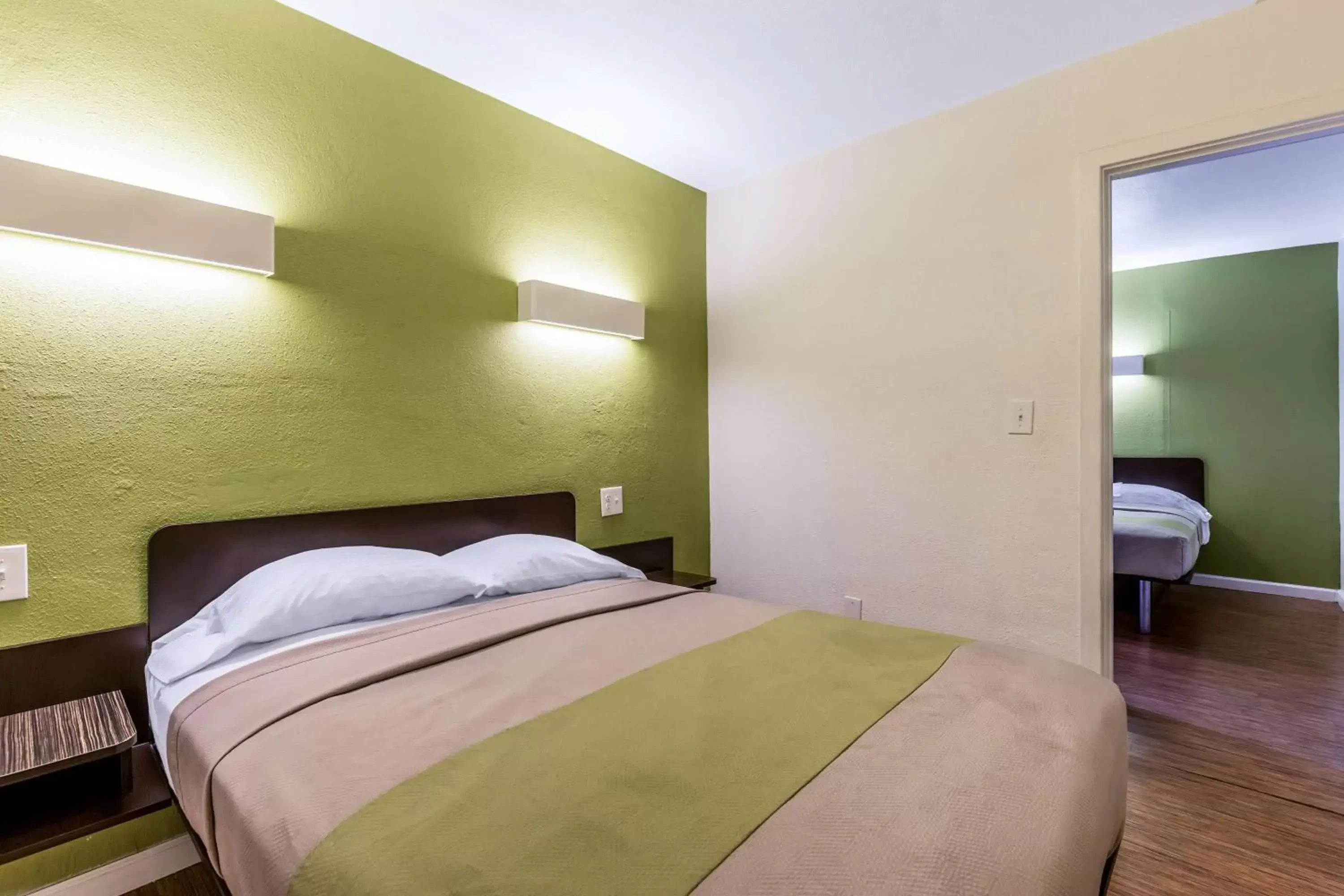 Bedroom, Bed in Motel 6 San Rafael