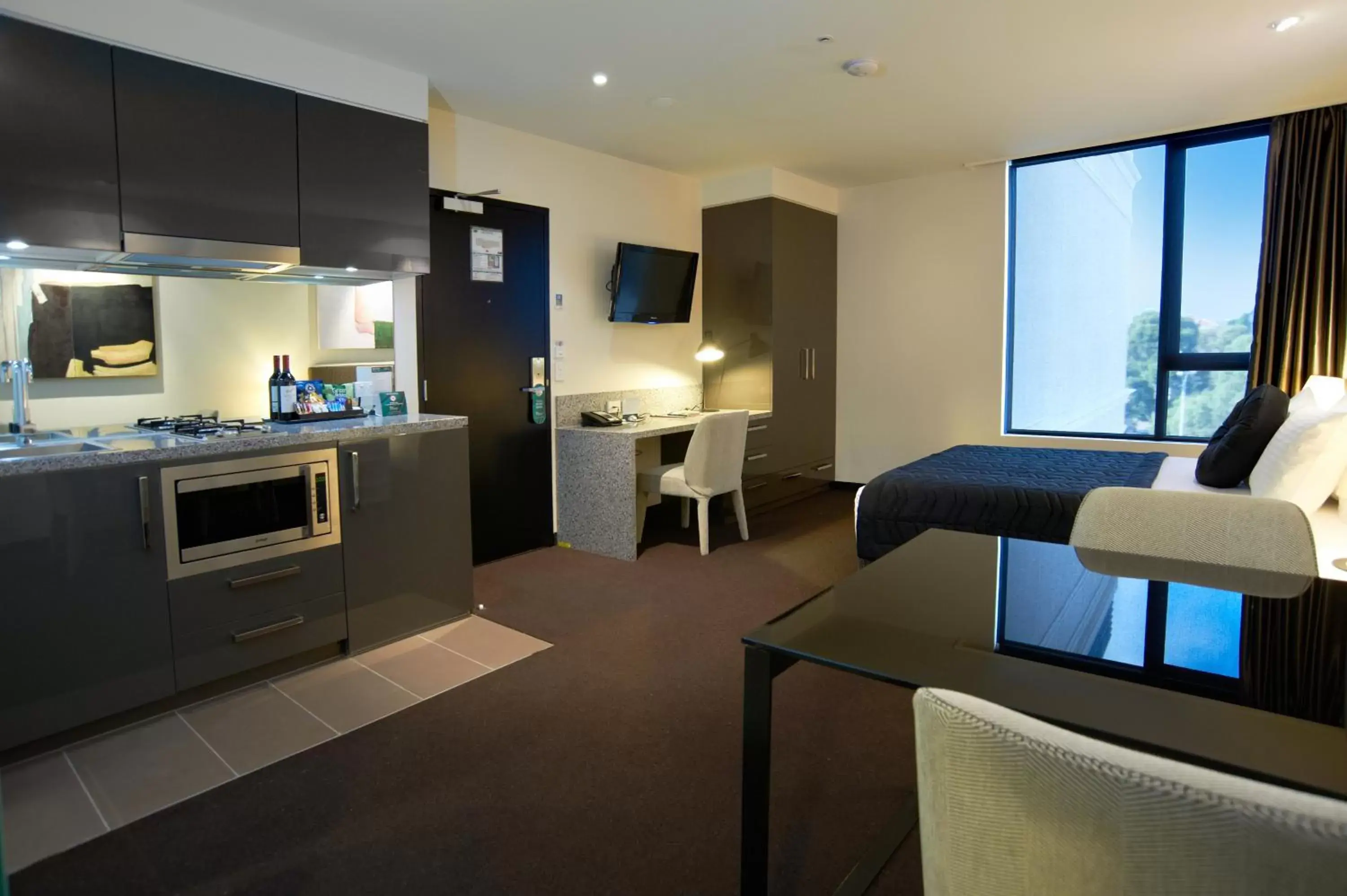 Living room, Kitchen/Kitchenette in Corporate Living Accommodation Hawthorn