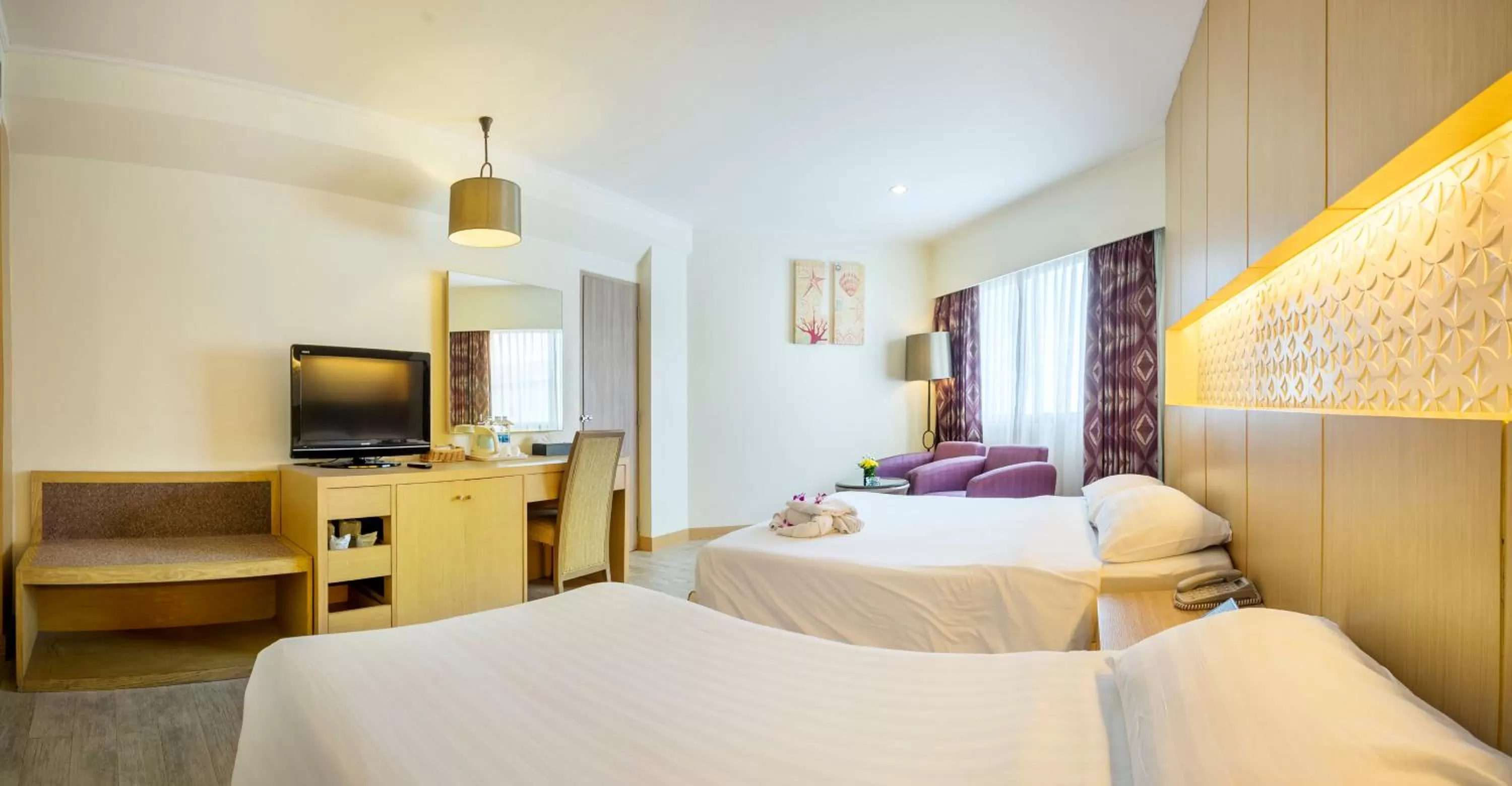 Photo of the whole room, Bed in Jomtien Palm Beach Hotel and Resort