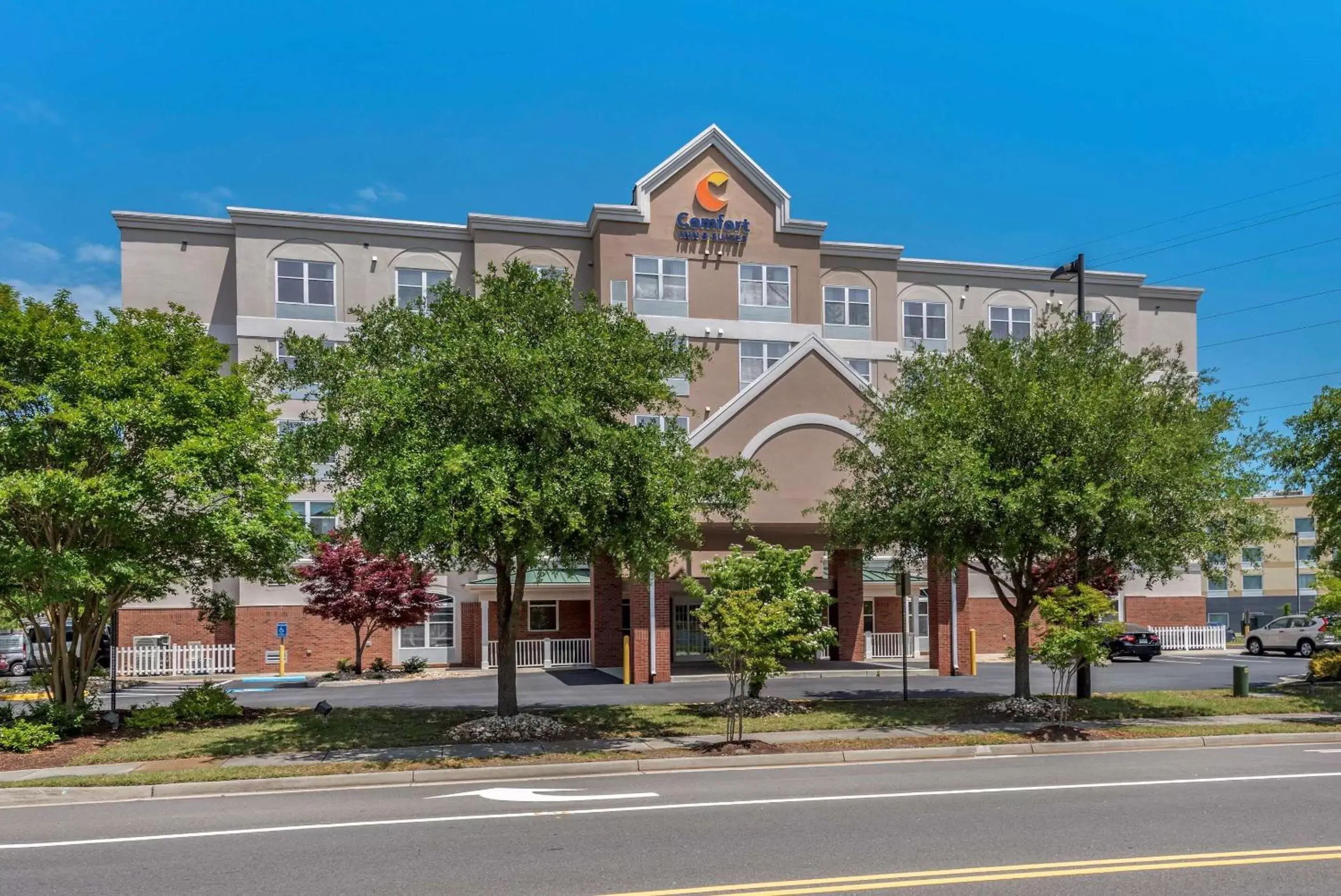 Property Building in Comfort Inn & Suites Virginia Beach-Norfolk Airport