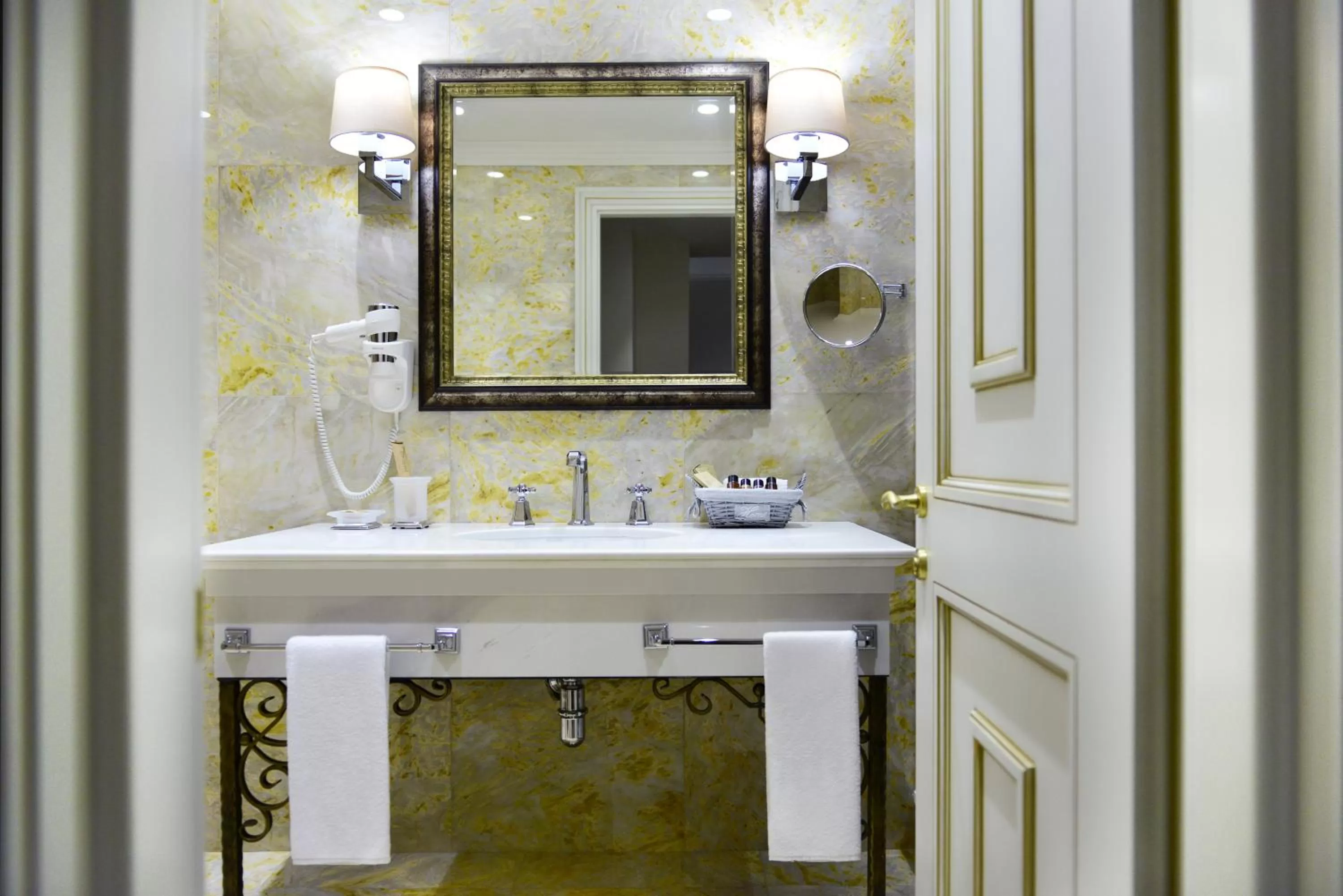 Ambassadori Tbilisi Hotel