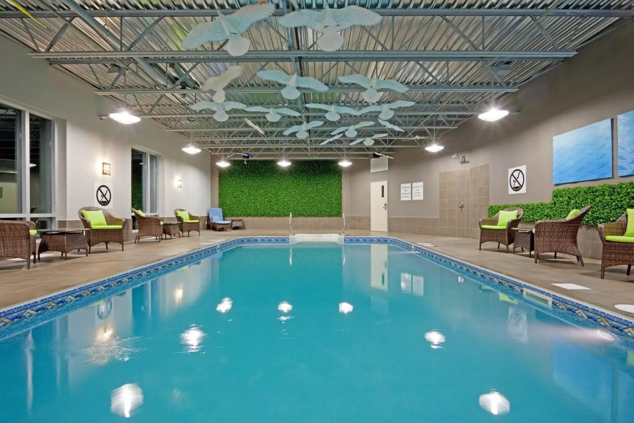 Swimming Pool in Holiday Inn Express Hotel & Suites Saint - Hyacinthe, an IHG Hotel