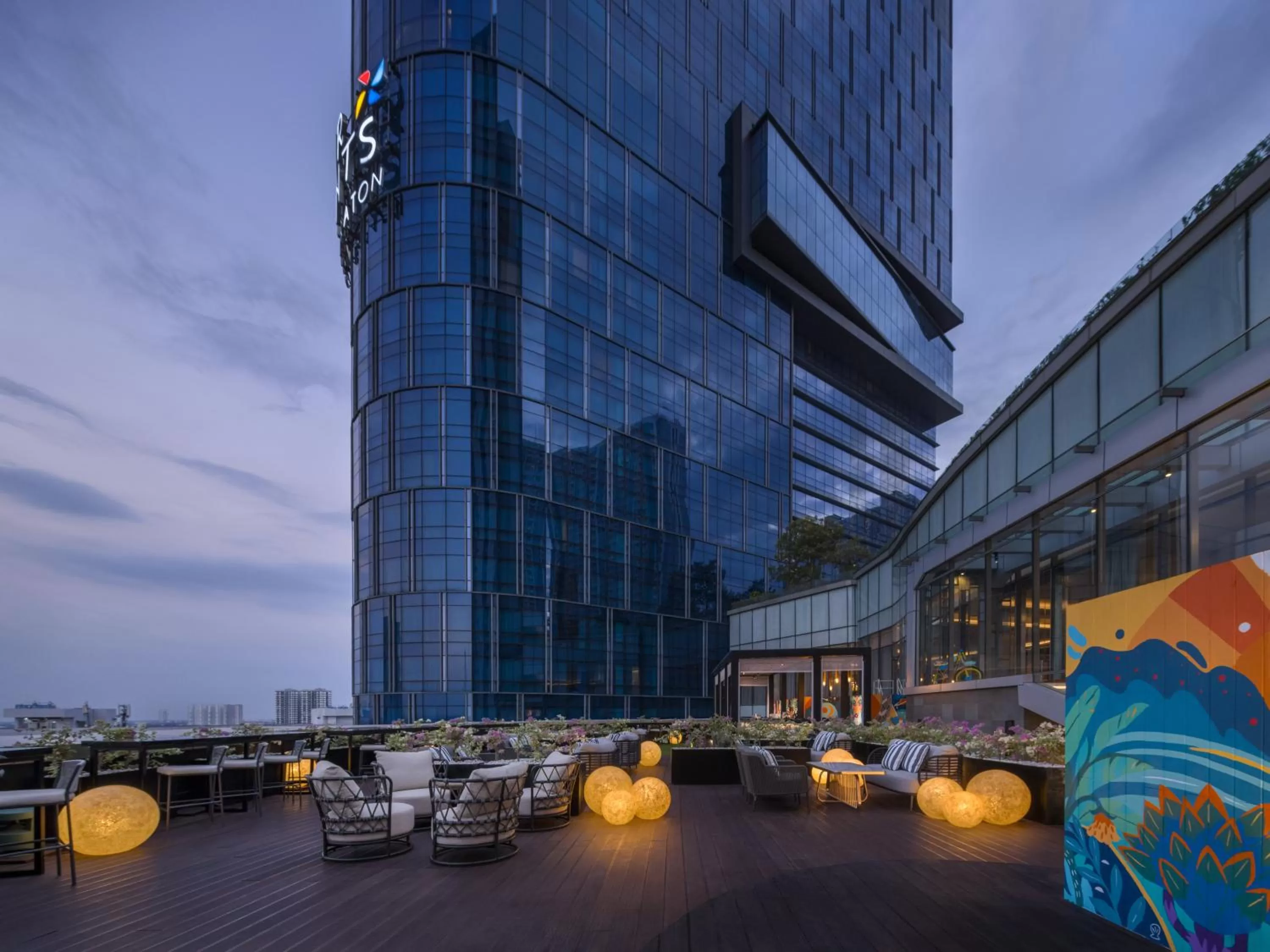 Four Points by Sheraton Surabaya, Pakuwon Indah