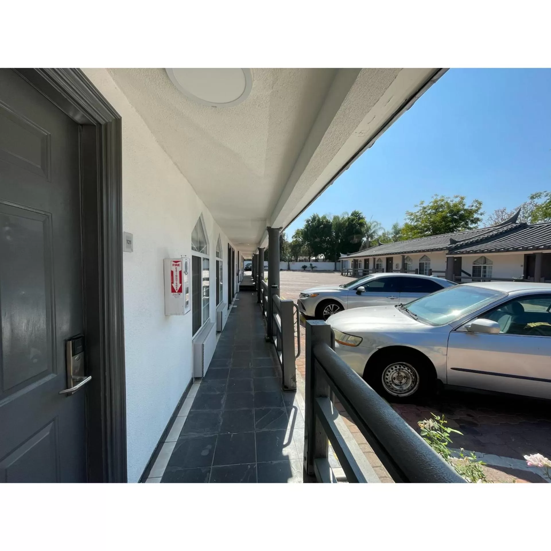 Property building in Oak Tree Inn