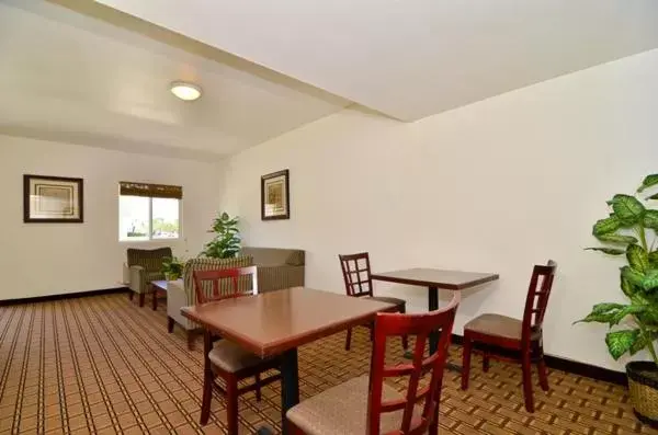 Lobby or reception, Dining Area in Baymont by Wyndham Ridgecrest