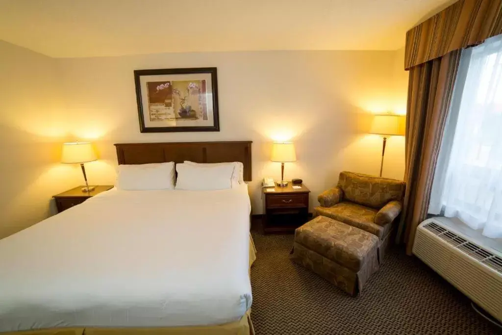 Bed in Holiday Inn Express & Suites Drayton Valley, an IHG Hotel