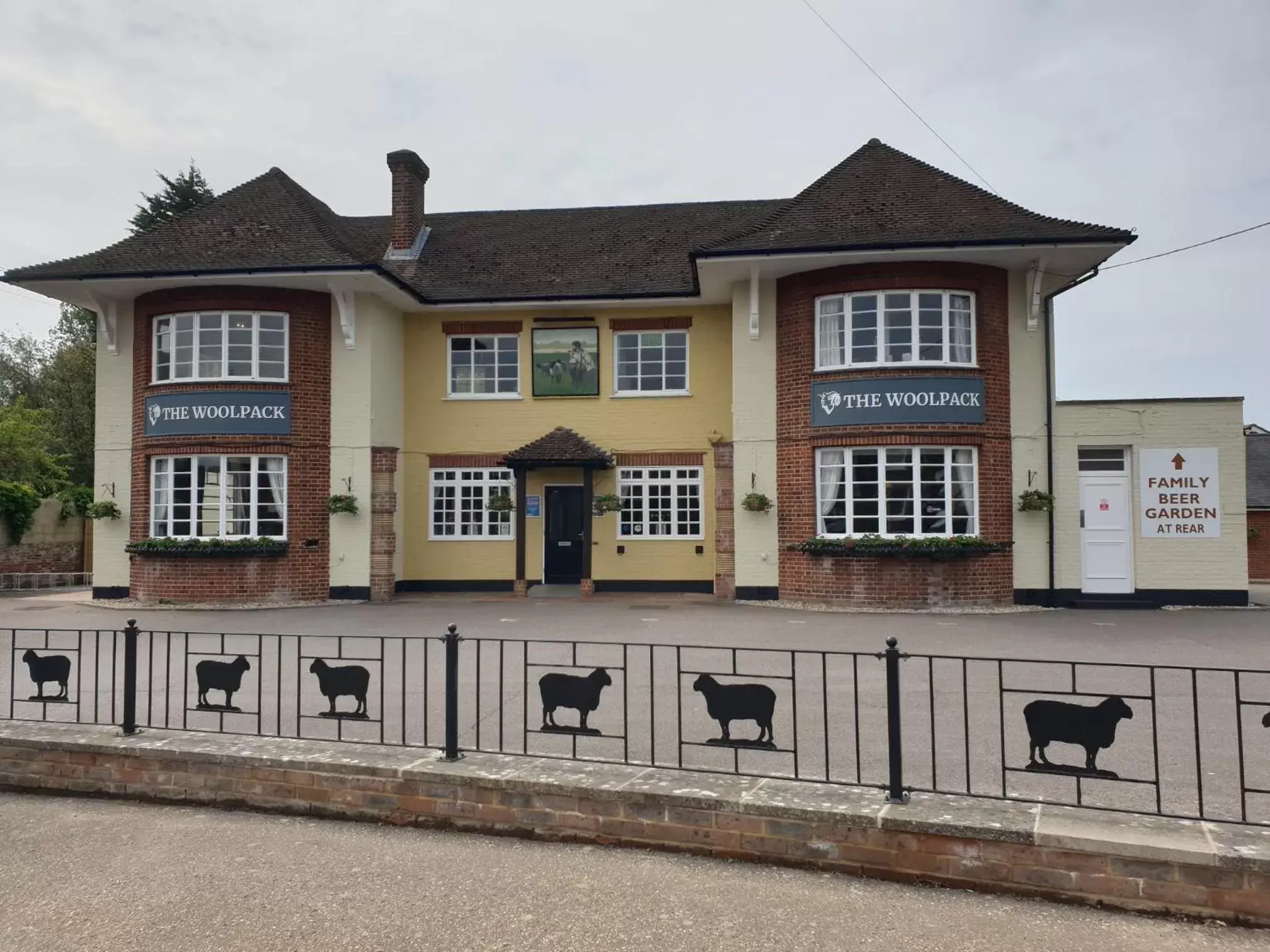 Property building in Woolpack Inn Property building in Woolpack Inn