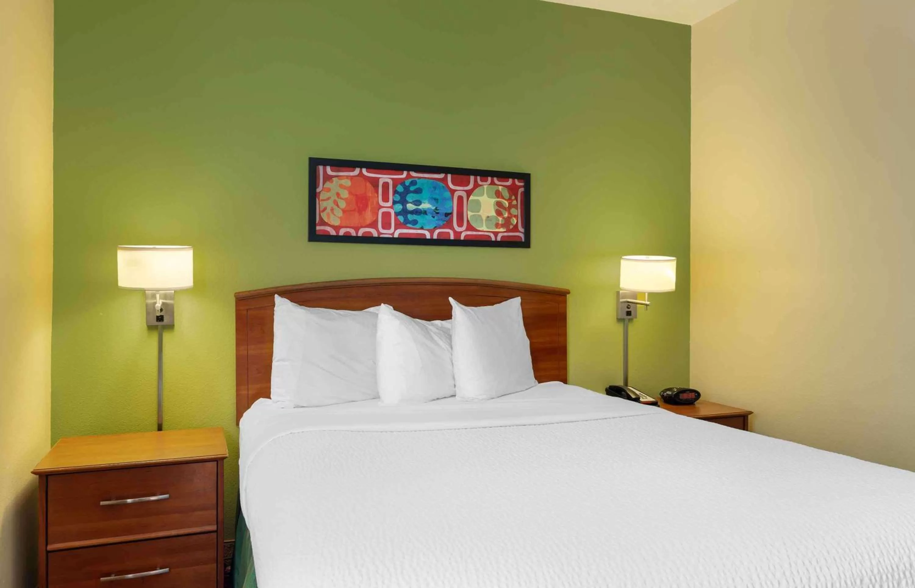 Bedroom, Bed in Extended Stay America Suites - Richmond - Glen Allen - Short Pump