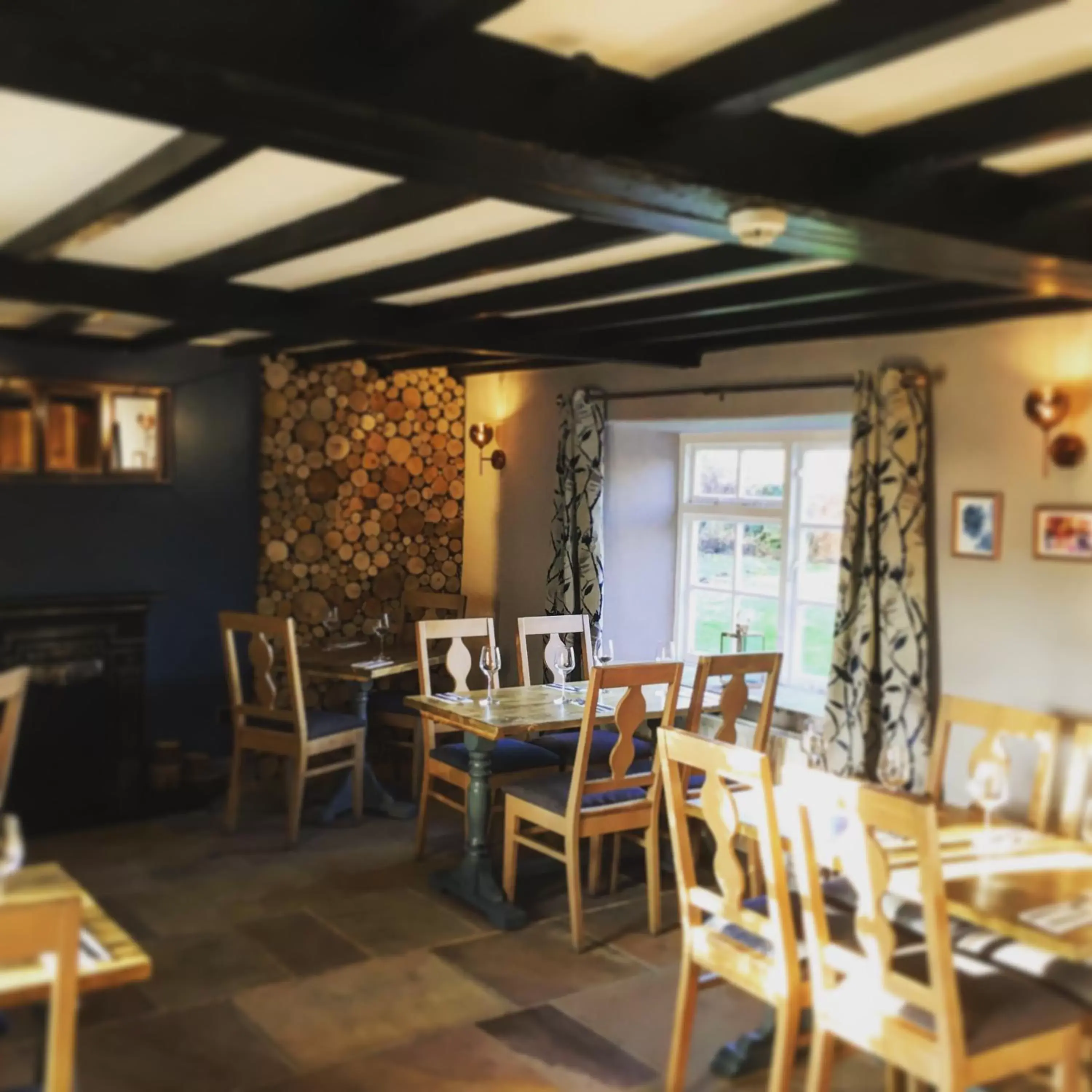 Restaurant/Places to Eat in The Greyhound Inn