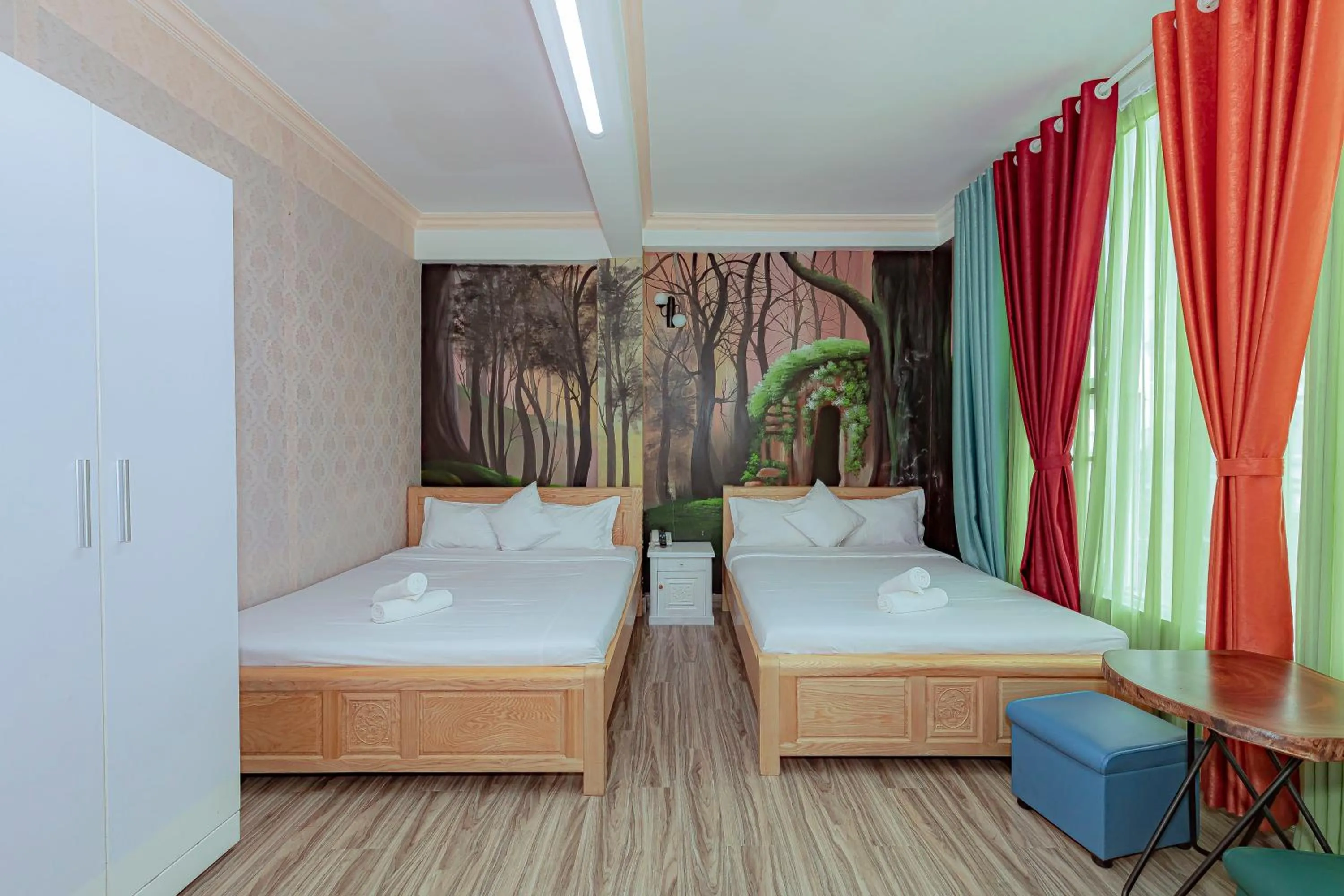 Ken's Backpackers Hotel