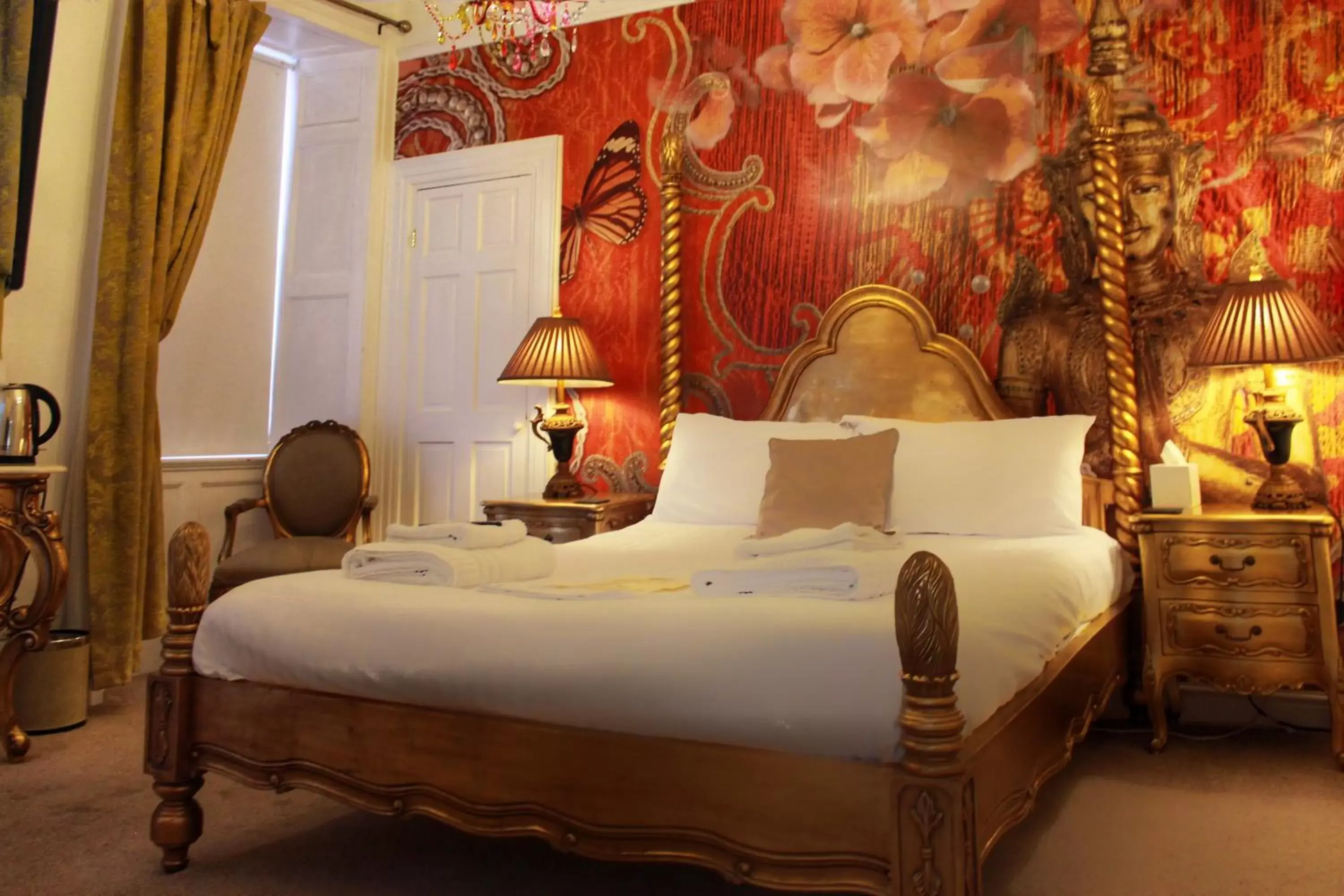 Bedroom, Bed in The Golden Fleece Inn