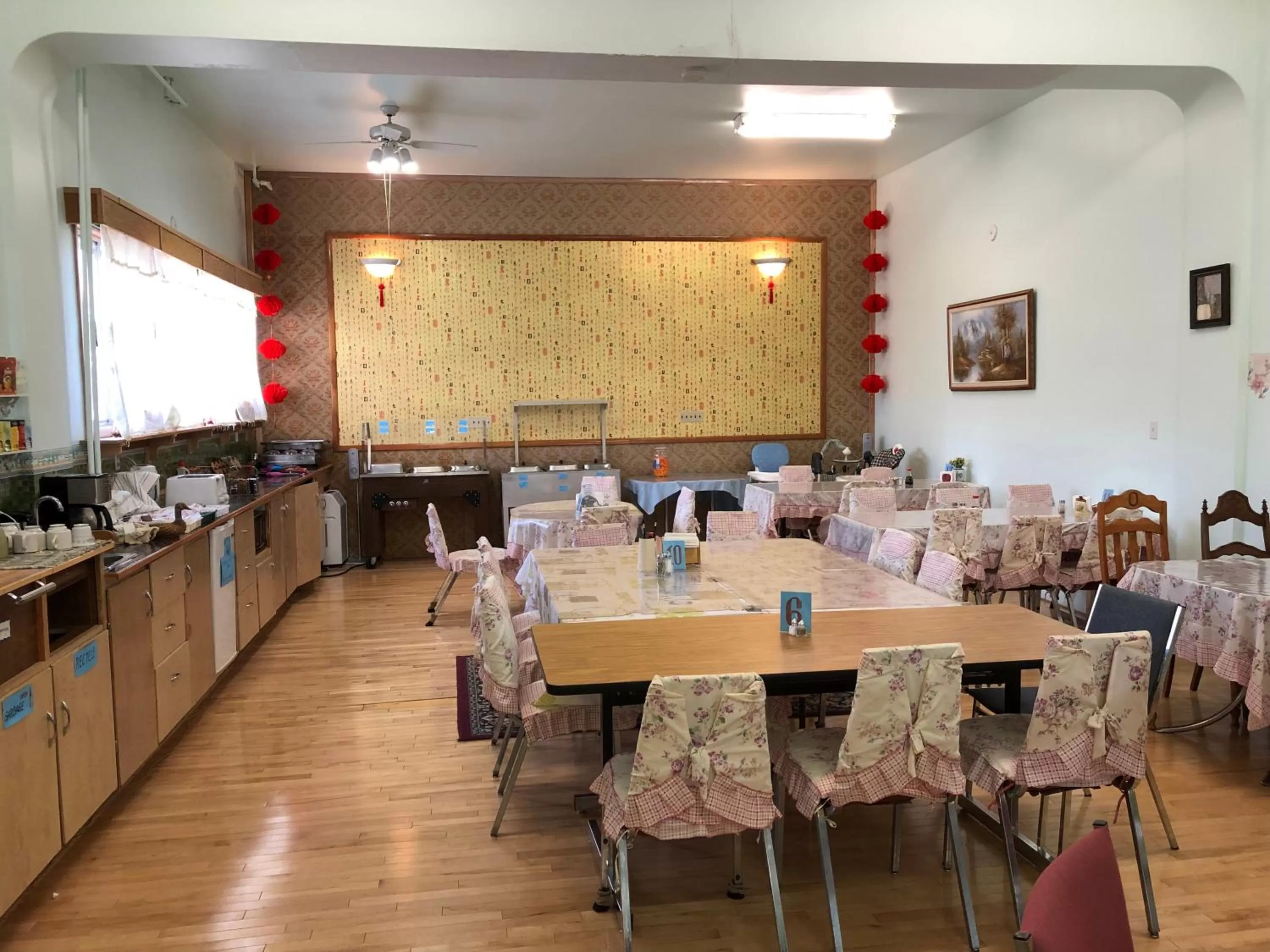 Restaurant/places to eat in Heritage Place Hotel