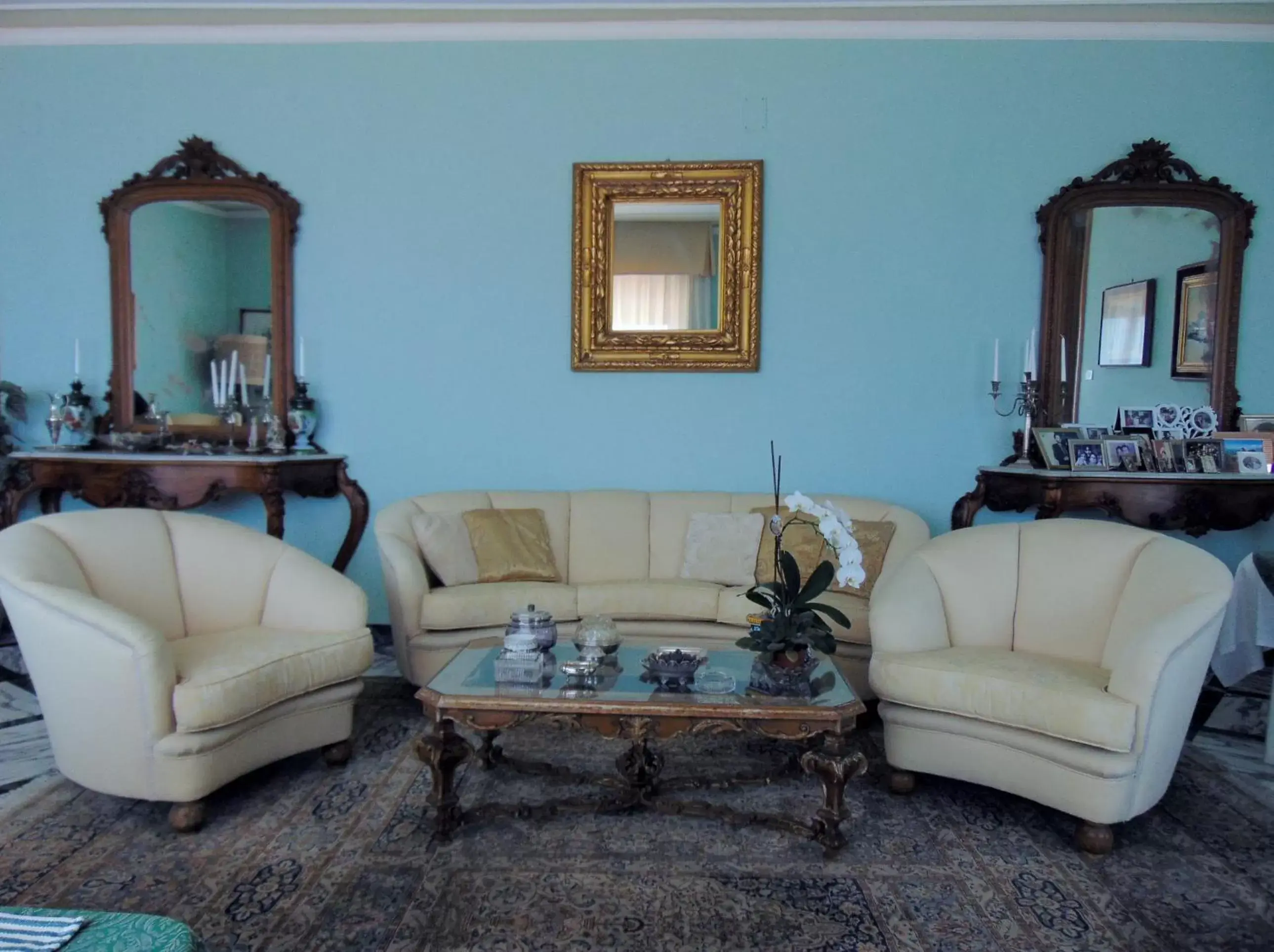 Lounge or bar, Seating Area in Villa Sara