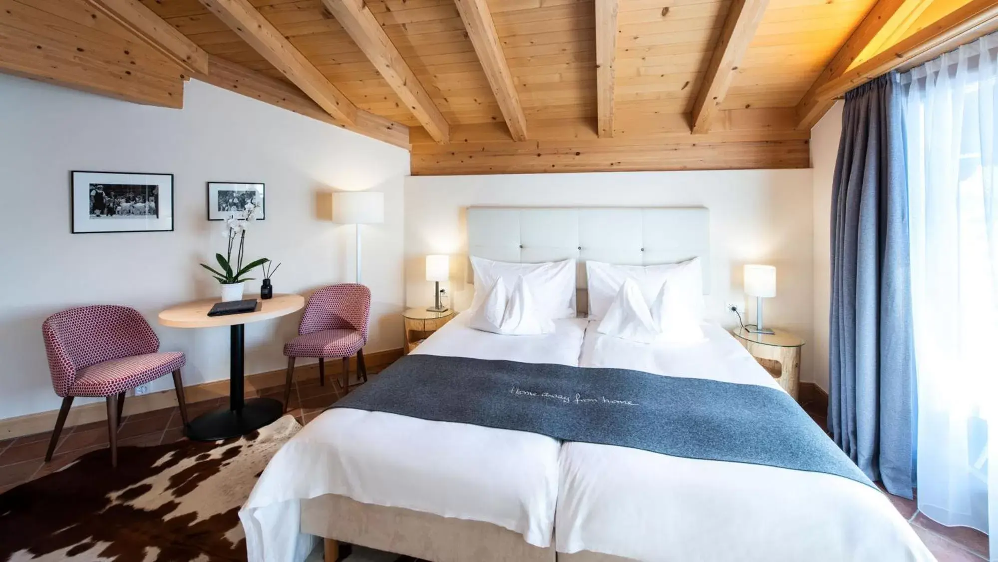 Bed in GOLFHOTEL Les Hauts de Gstaad & SPA