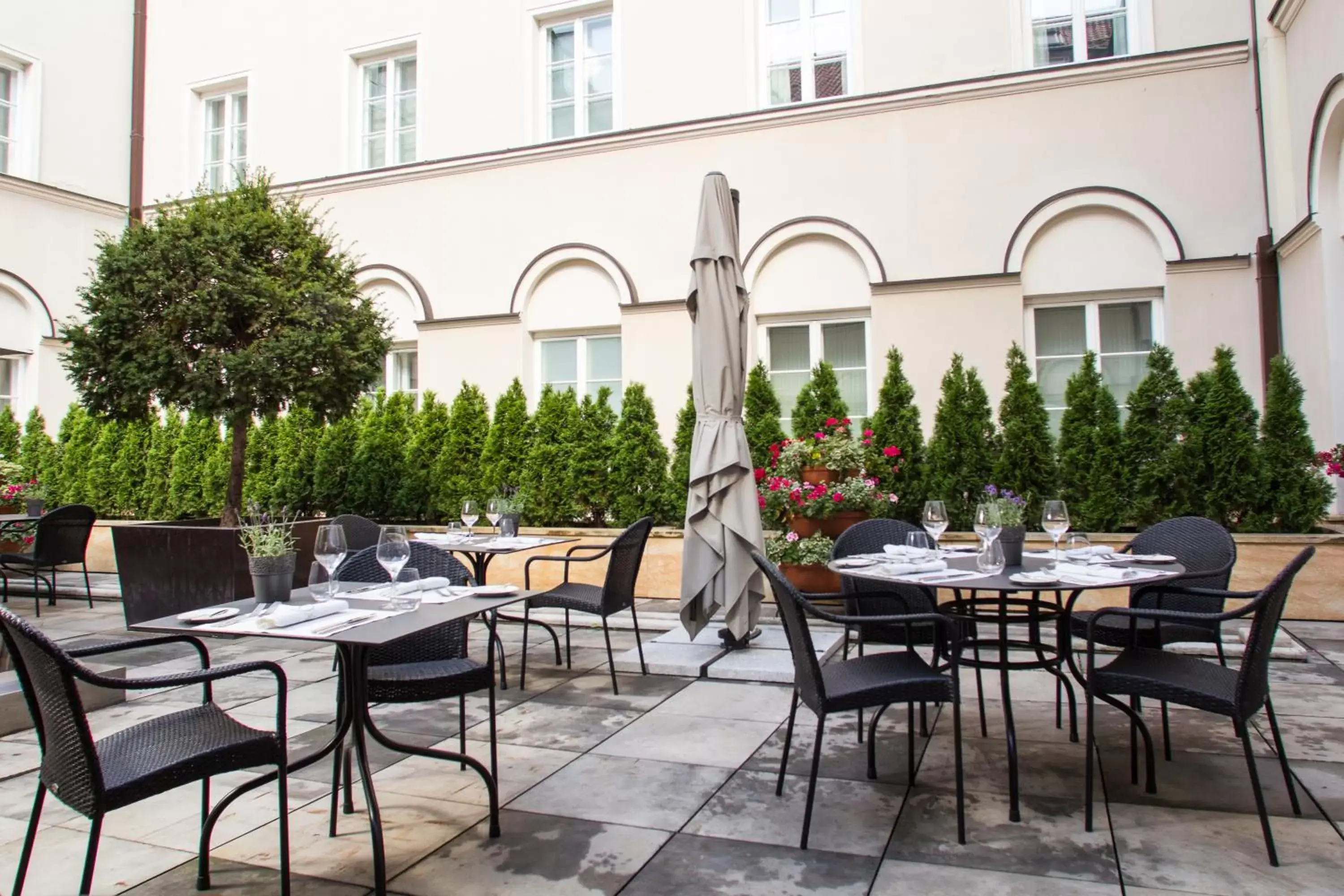 Patio, Restaurant/Places to Eat in Mamaison Le Regina Boutique Hotel