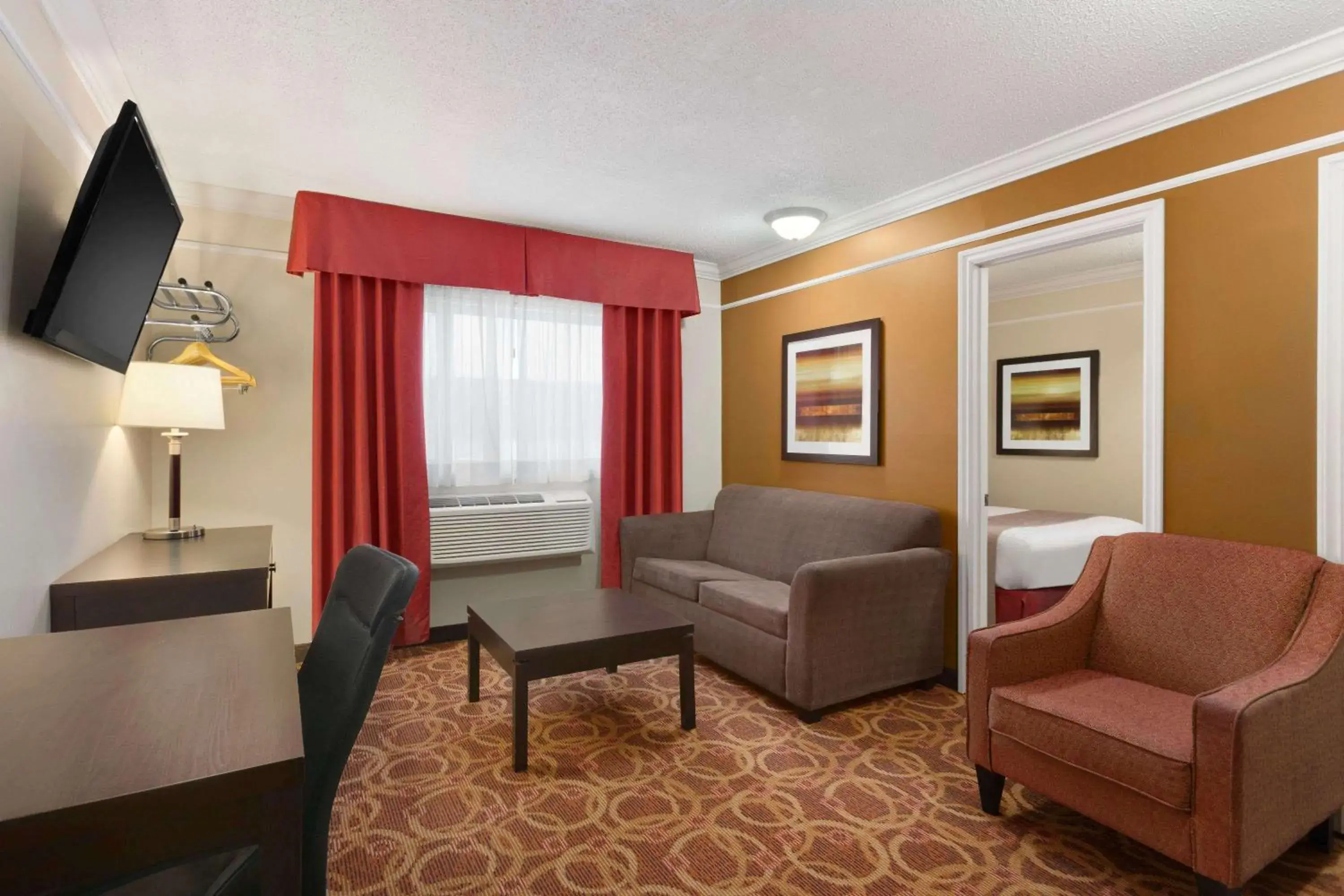 Photo of the whole room, Seating Area in Travelodge by Wyndham Meadow Lake