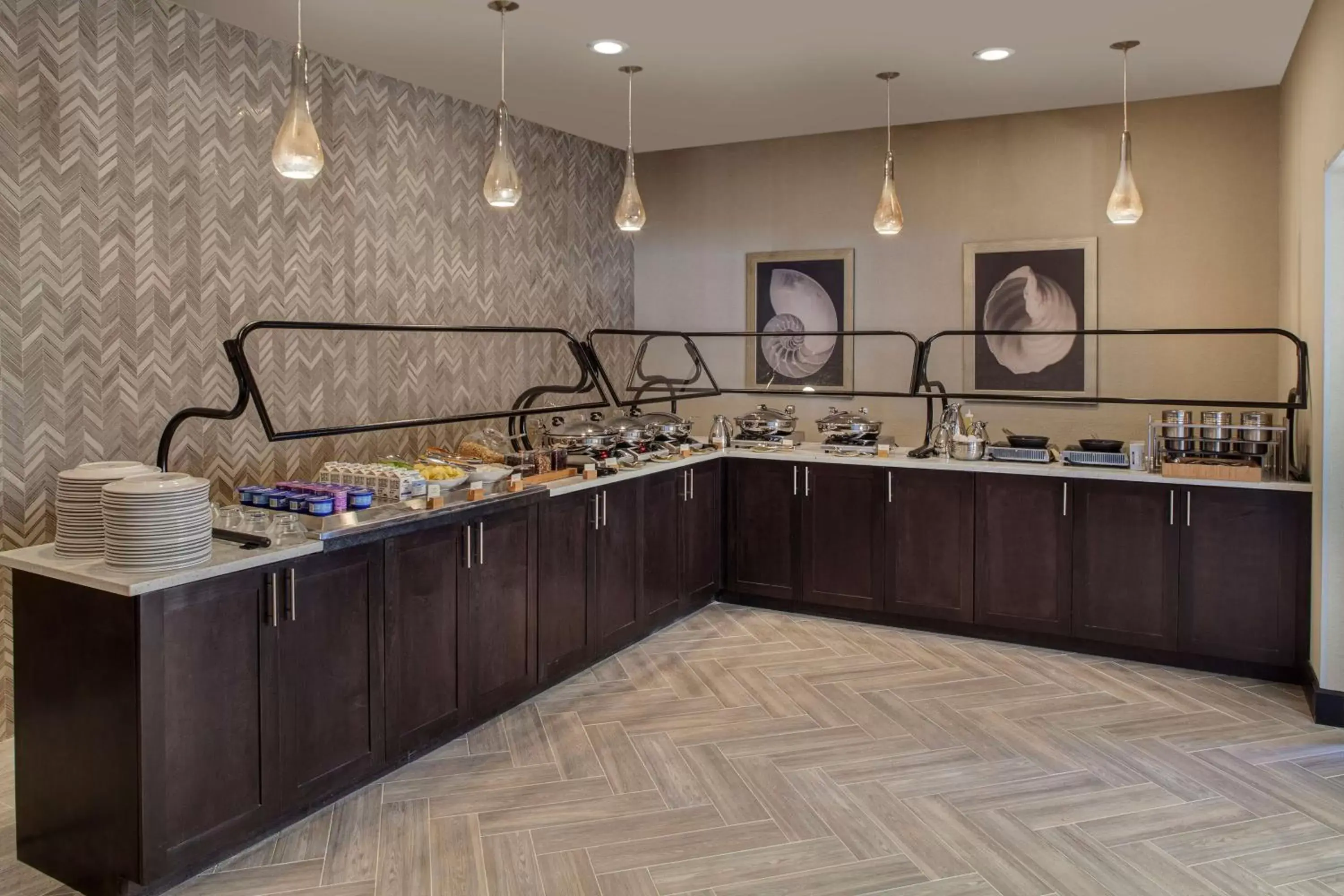 Dining area, Kitchen/Kitchenette in DoubleTree by Hilton Hotel Jacksonville Airport