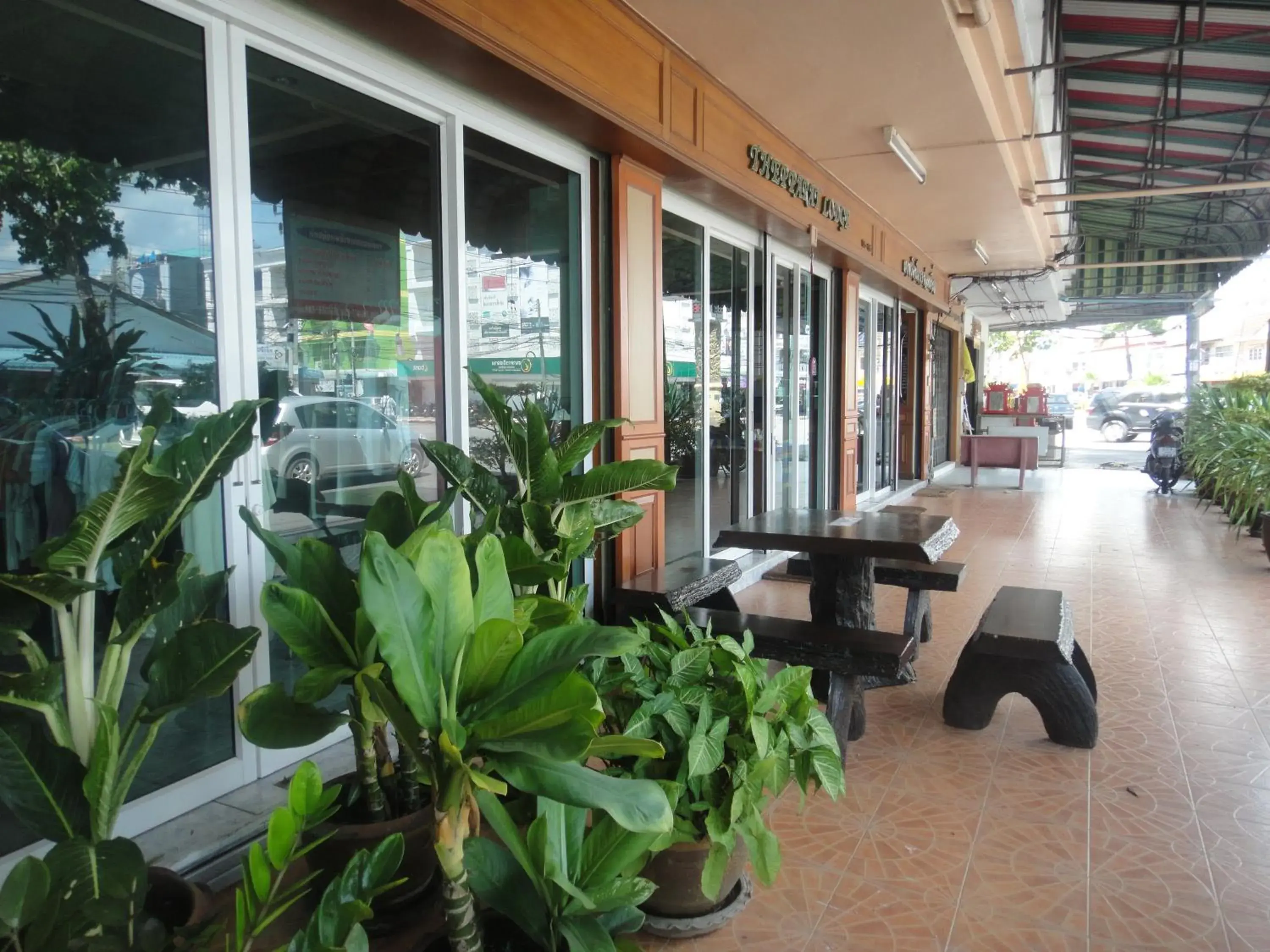 Facade/entrance in Thepparat Lodge Krabi