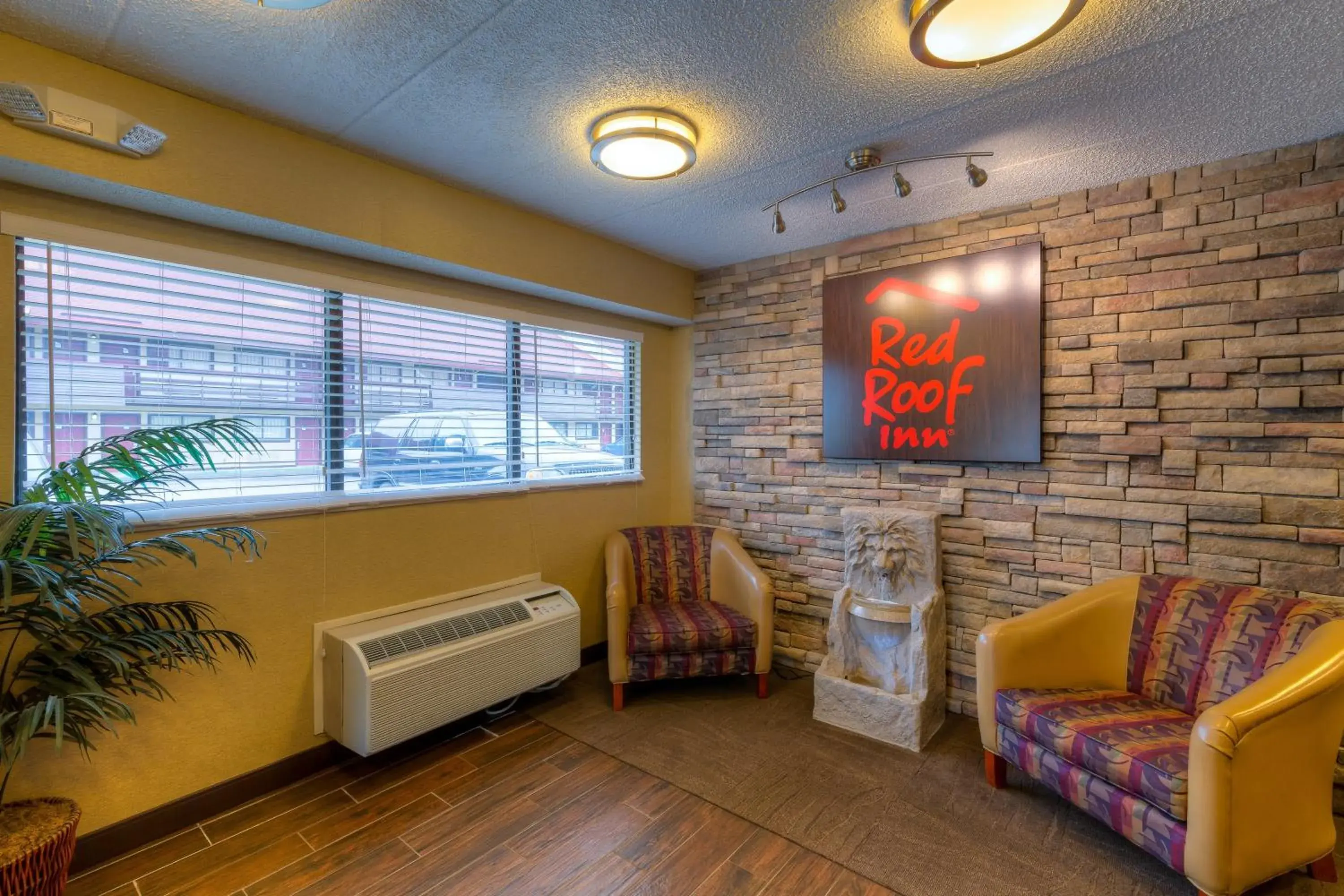 Lobby or reception, Seating Area in Red Roof Inn Memphis East