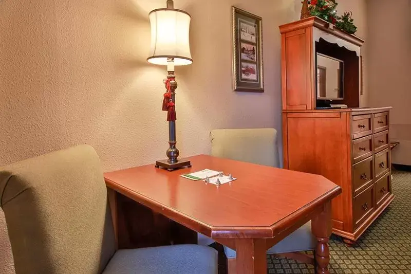 Dining Area in The Inn at Christmas Place