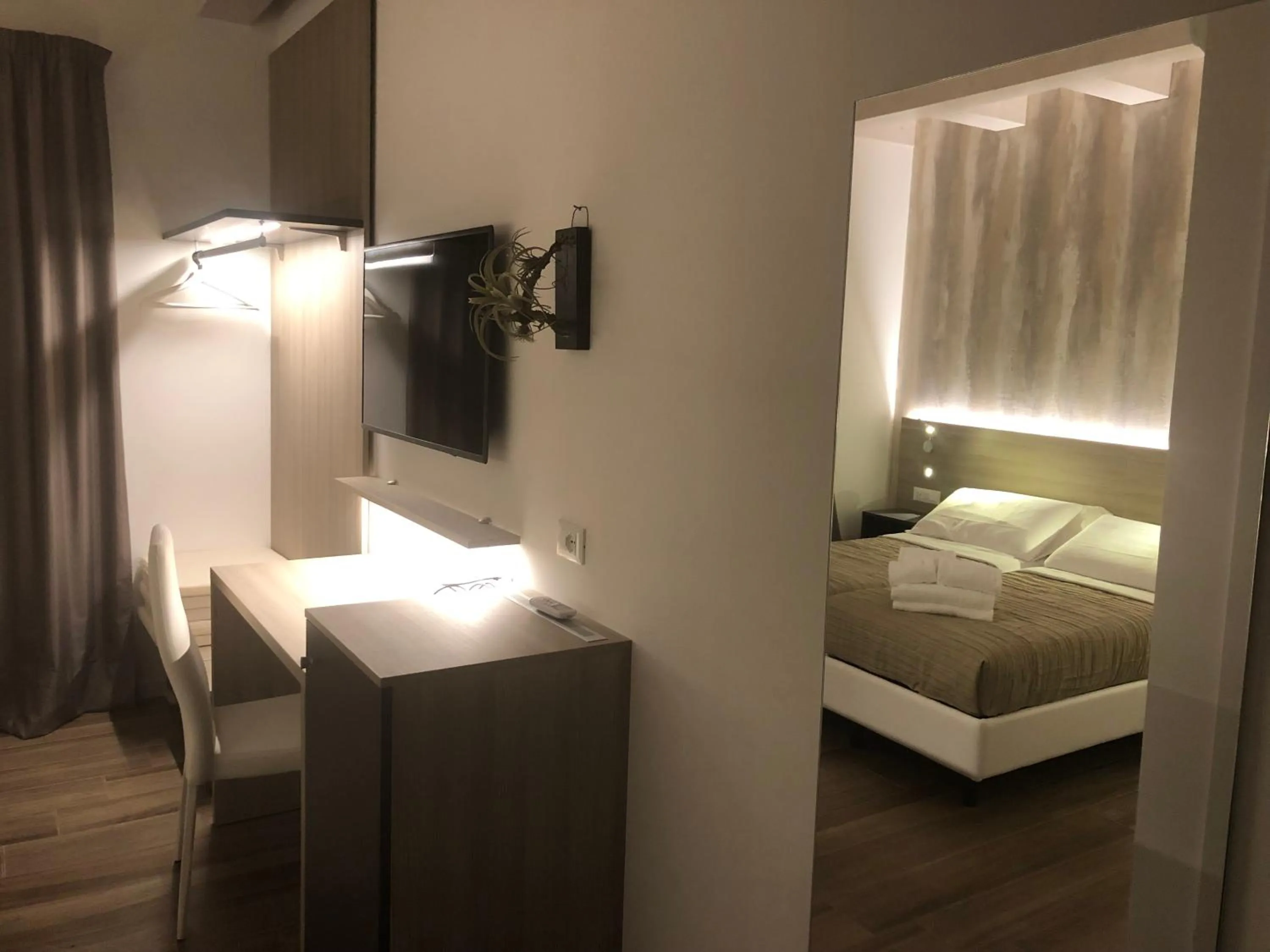 Bedroom, Bed in Casablanca Hotel