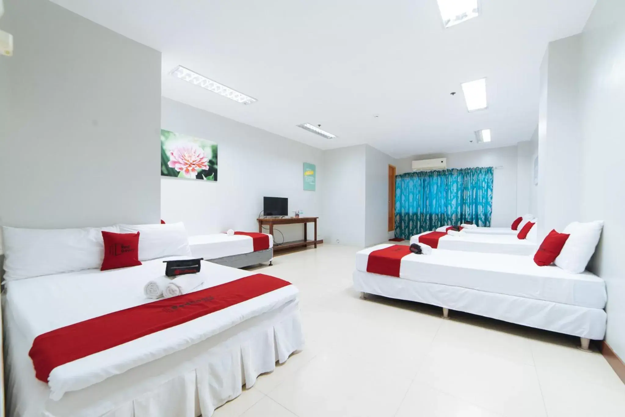 Photo of the whole room, Bed in RedDoorz @ San Jose Tagbak Jaro Iloilo