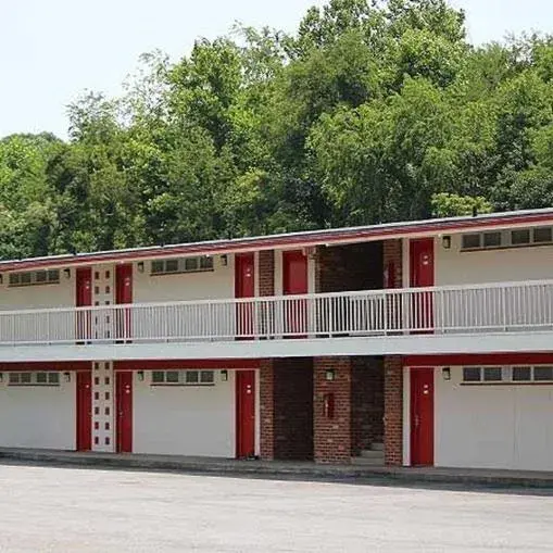 Property Building in Hometown Inn Staunton