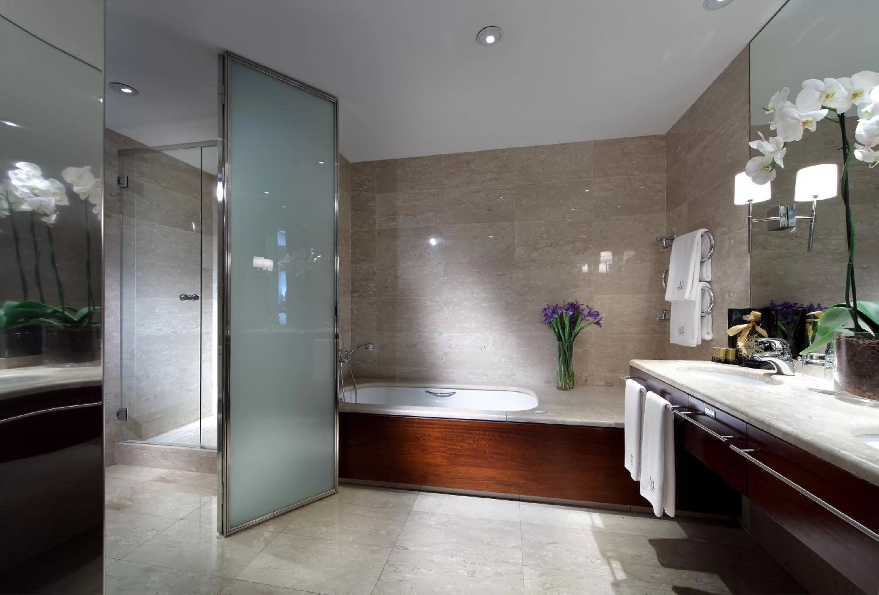 Toilet in Eurostars Grand Marina Hotel GL