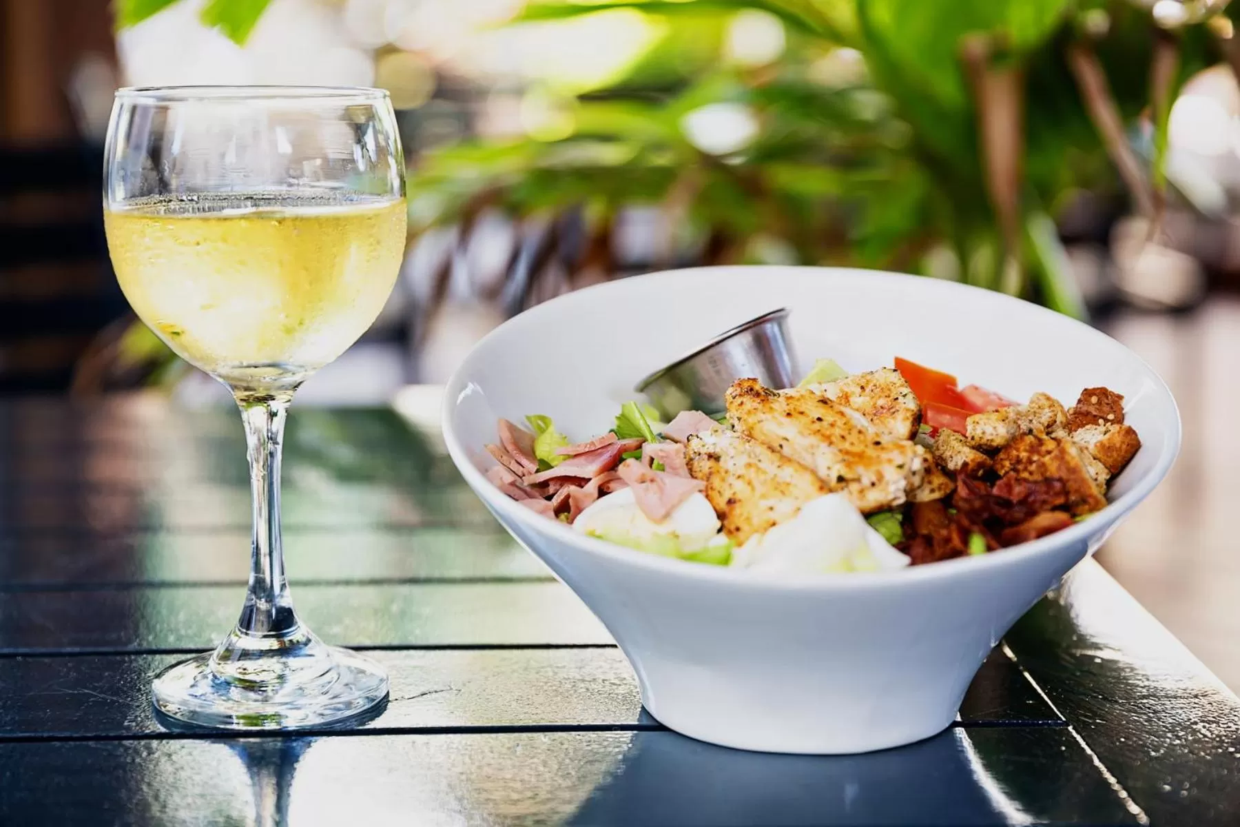 Food and drinks in Pelican Reef Villas Resort