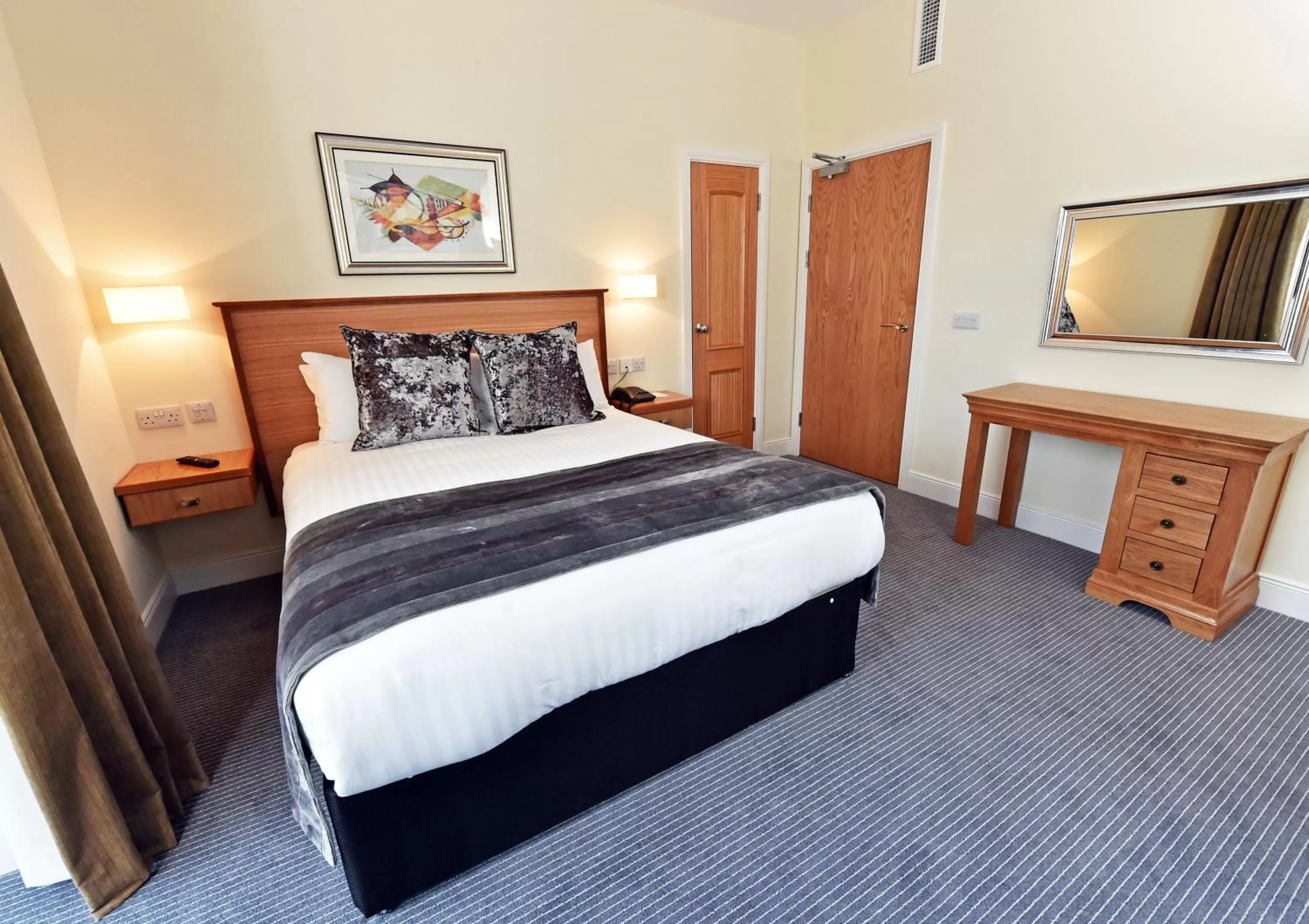 Bedroom, Bed in Royal Athenaeum Suites