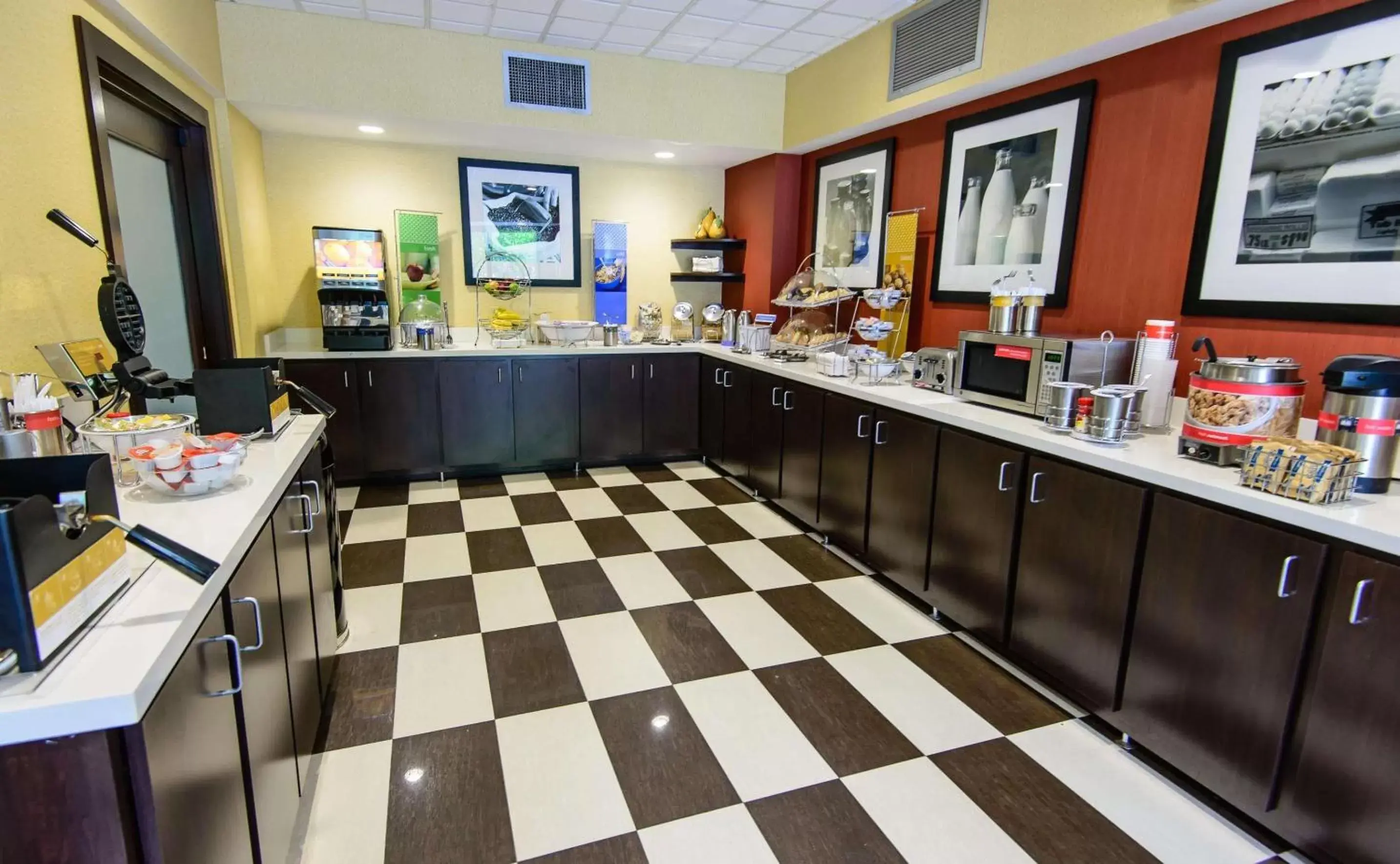 Dining area, Restaurant/Places to Eat in Hampton Inn Houston-Pearland, TX