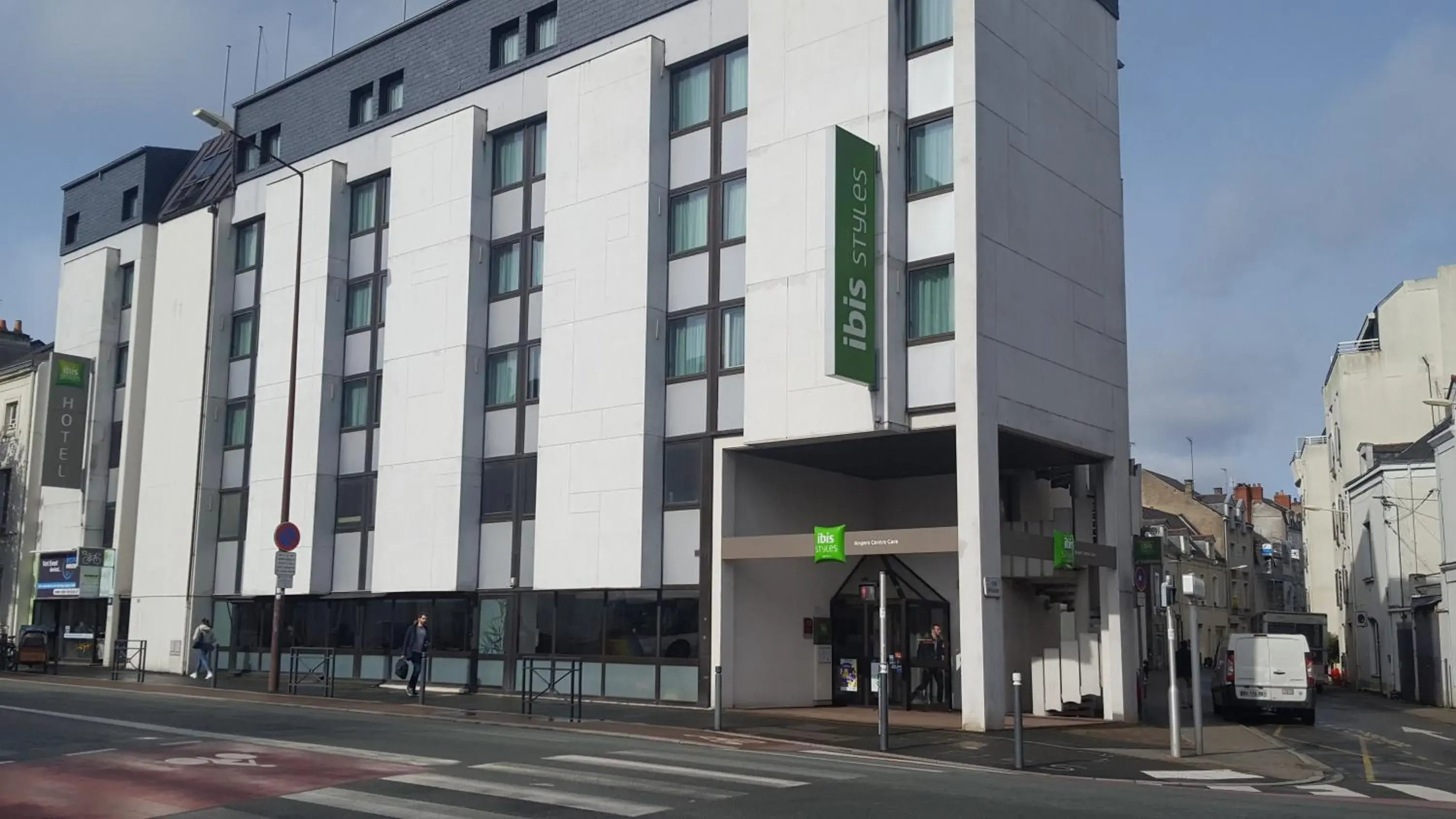 Facade/Entrance in ibis Styles Angers Centre Gare