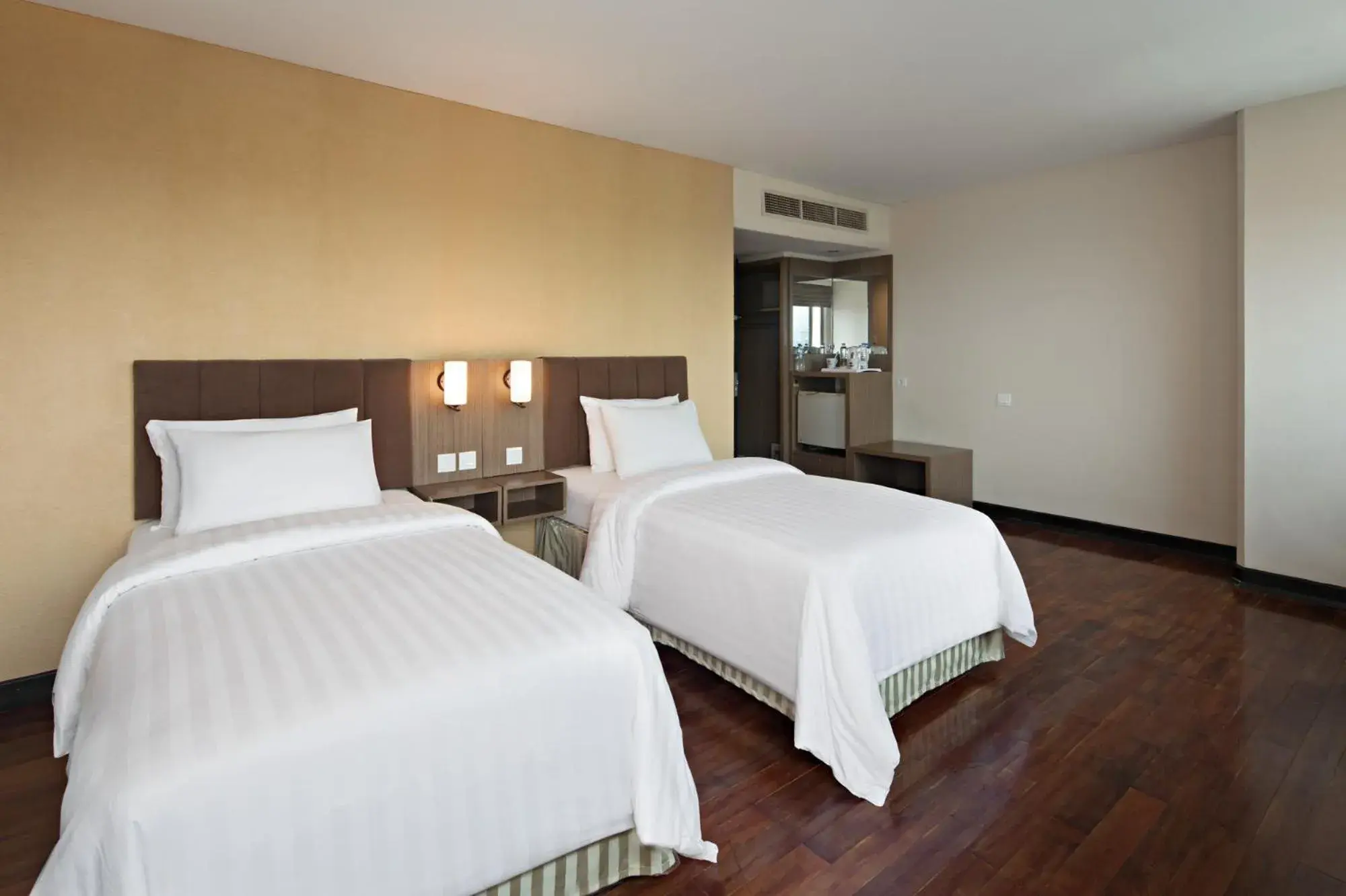 Bedroom, Bed in Golden Boutique Hotel Kemayoran