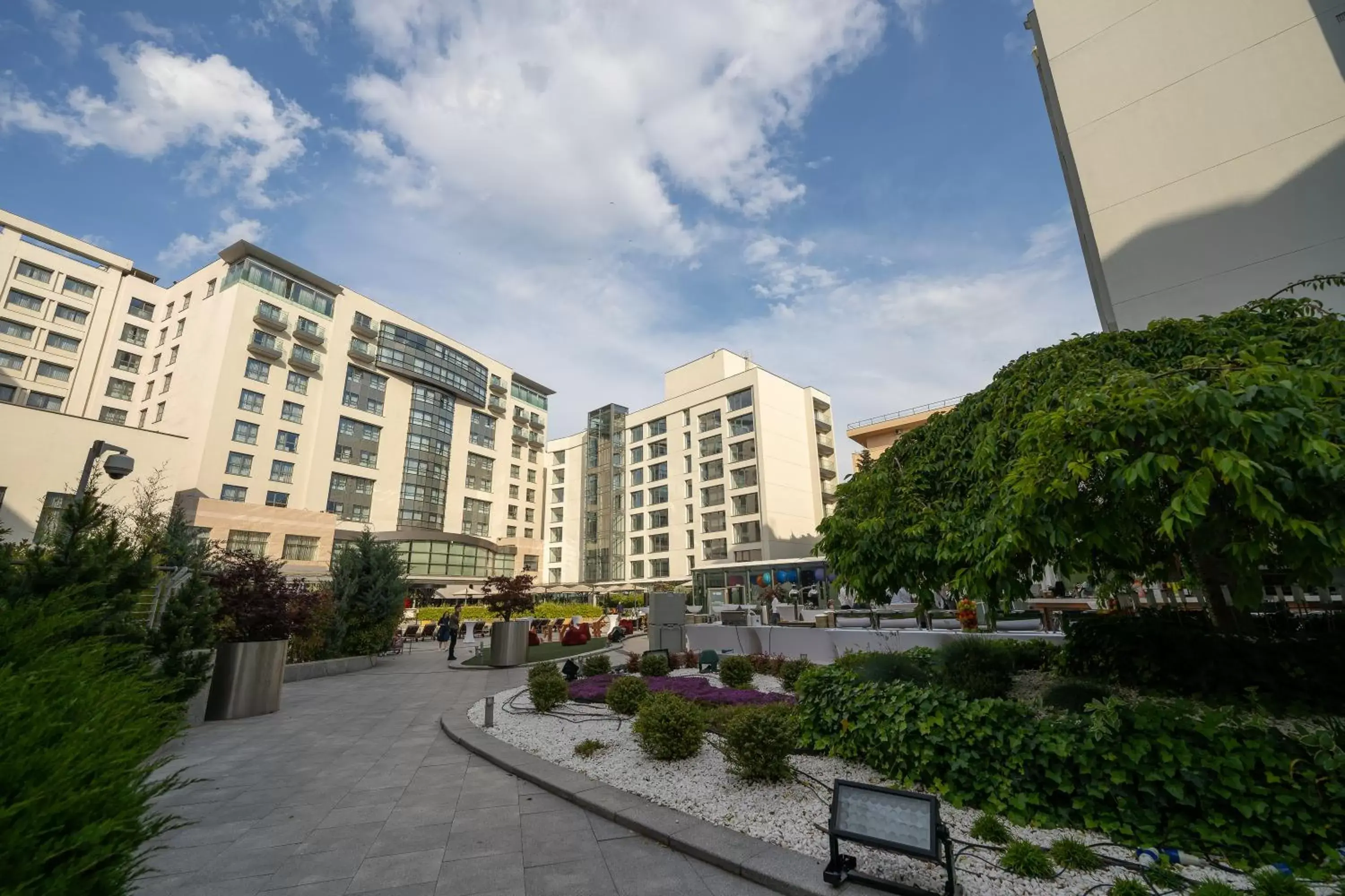 Garden, Property Building in Radisson Blu Hotel Bucharest