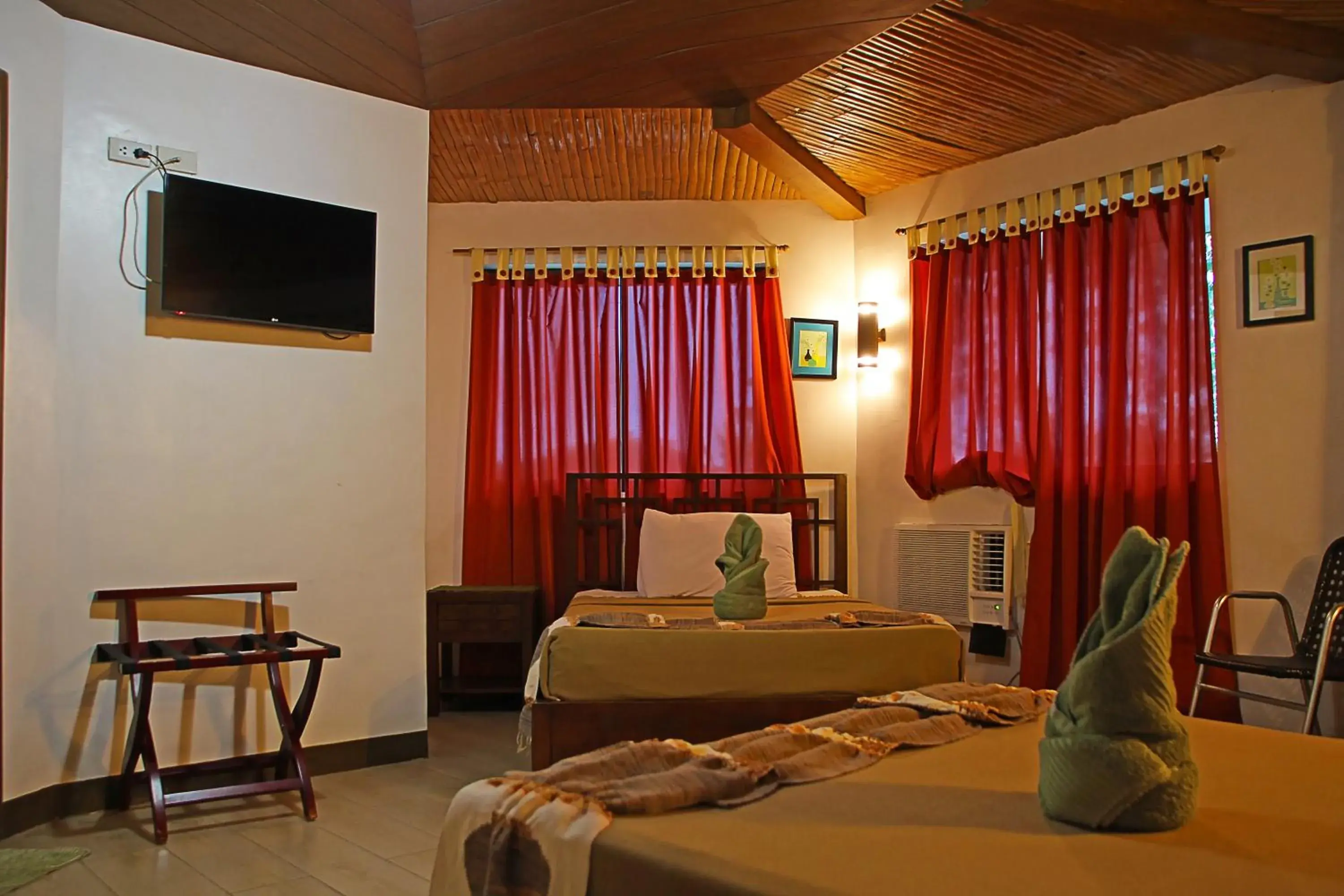 TV and multimedia, Bed in Coron Hilltop View Resort TV and multimedia, Bed in Coron Hilltop View Resort