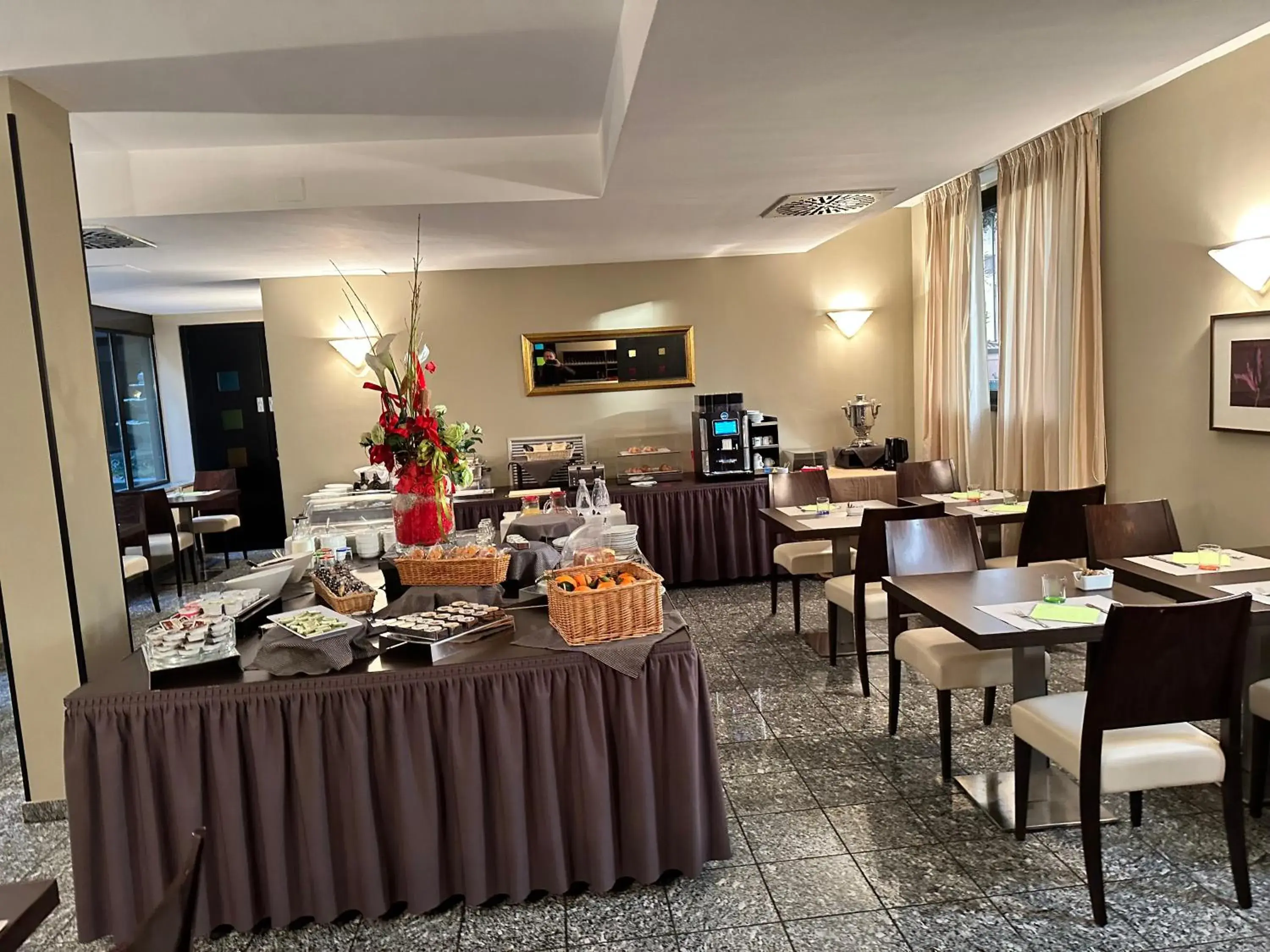 Restaurant/Places to Eat in c-hotels Comtur