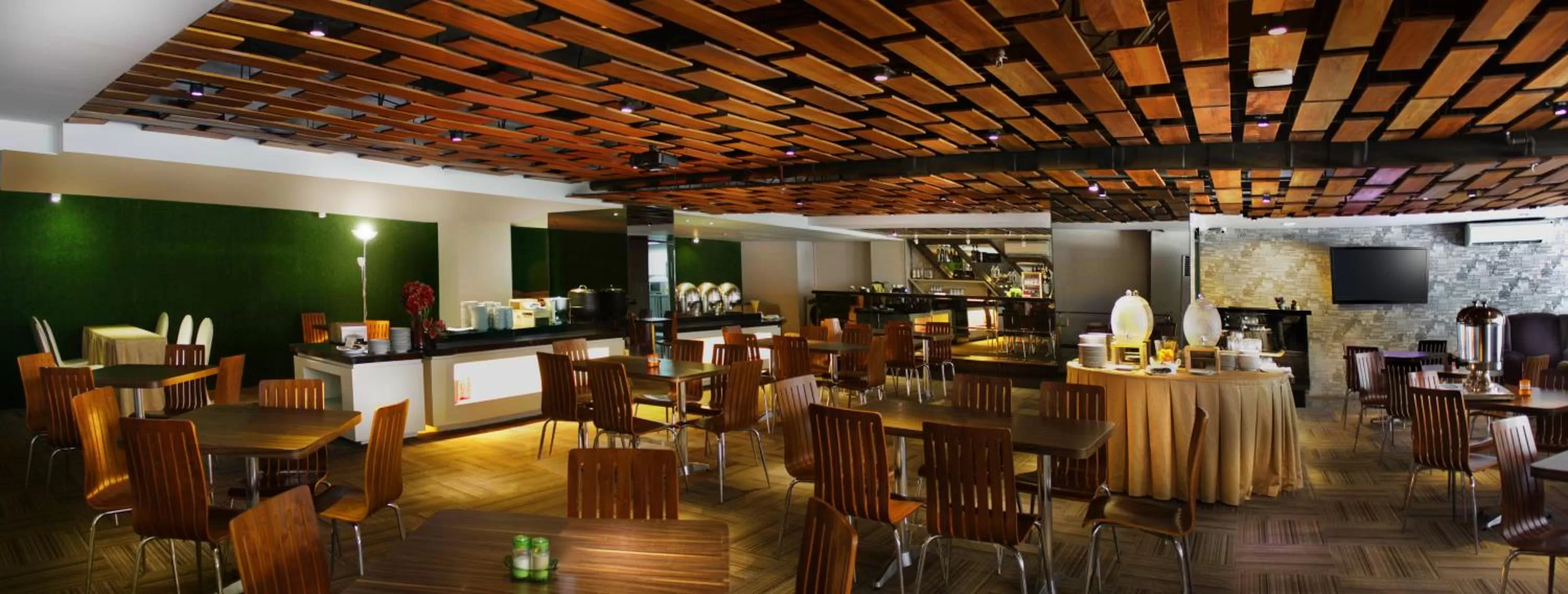 Restaurant/places to eat in favehotel Graha Agung Surabaya