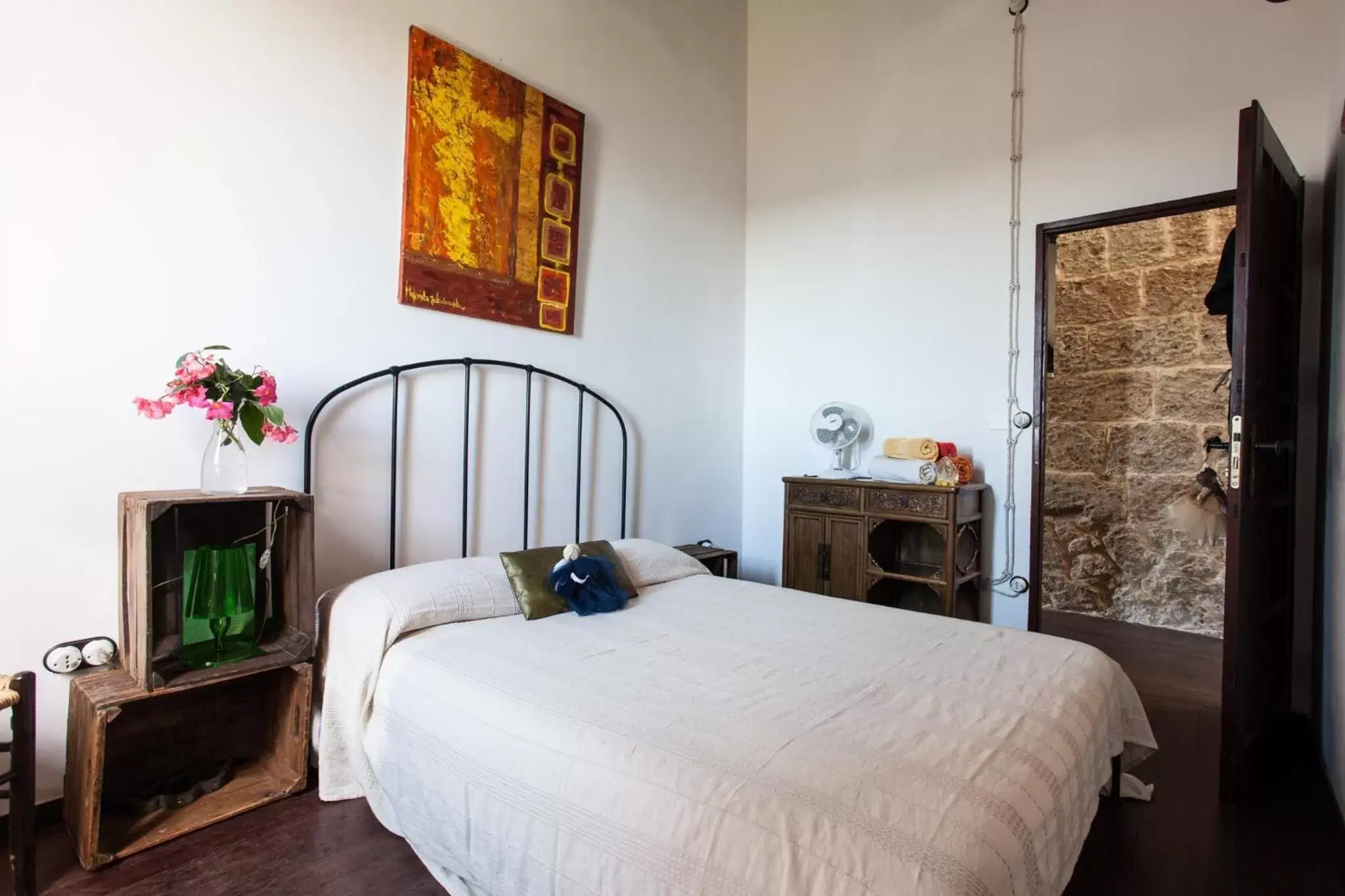 Photo of the whole room, Bed in Vinto House Civita