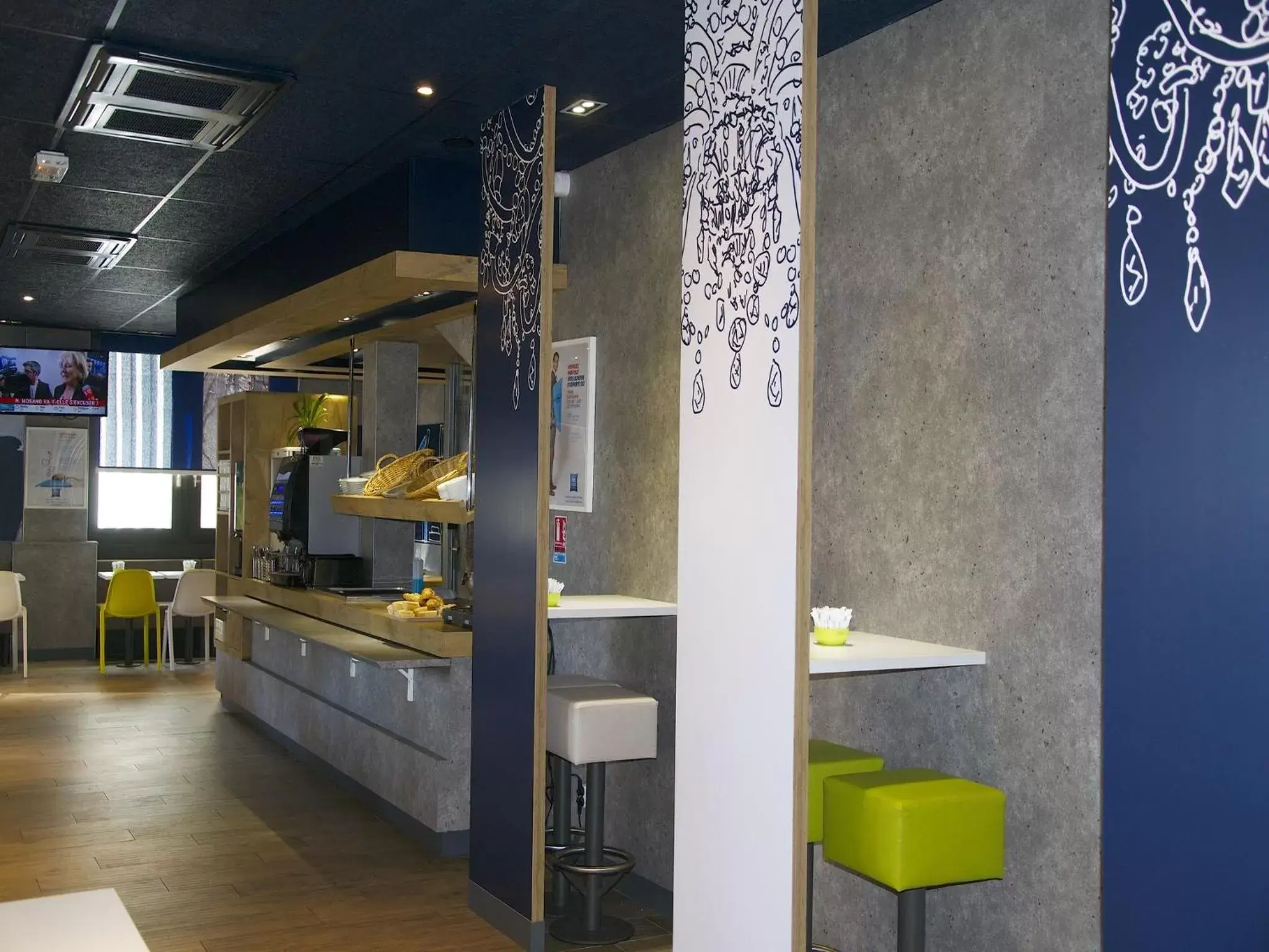 Restaurant/places to eat, Lobby/Reception in Ibis Budget Toulon Centre