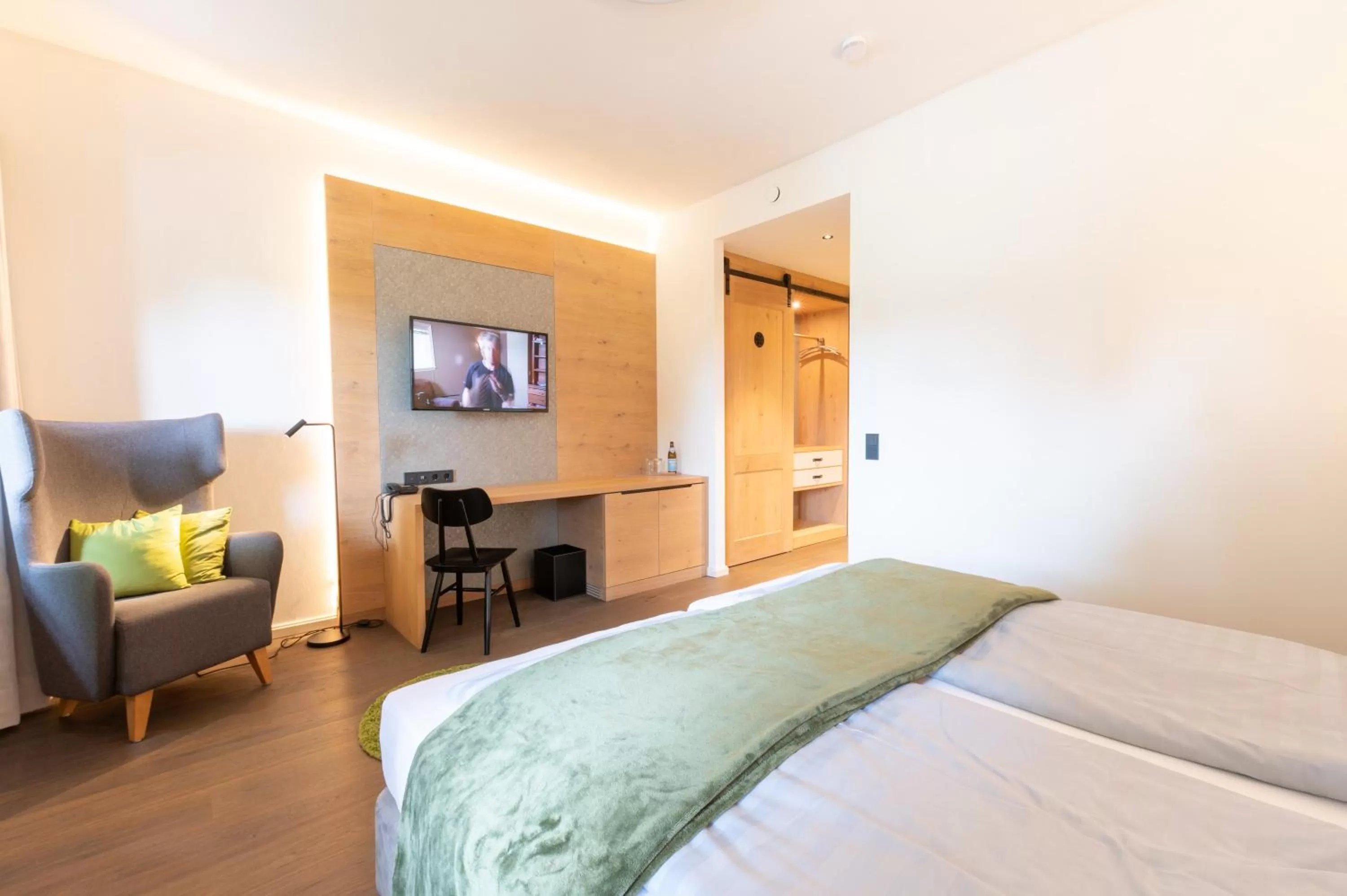 Bed in LANDHOTEL ALTE ZOLLSTATION- Historical Building