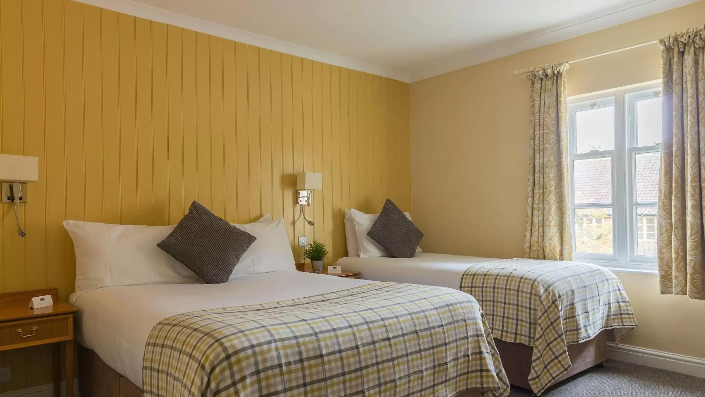 Photo of the whole room, Bed in Muthu Clumber Park Hotel and Spa