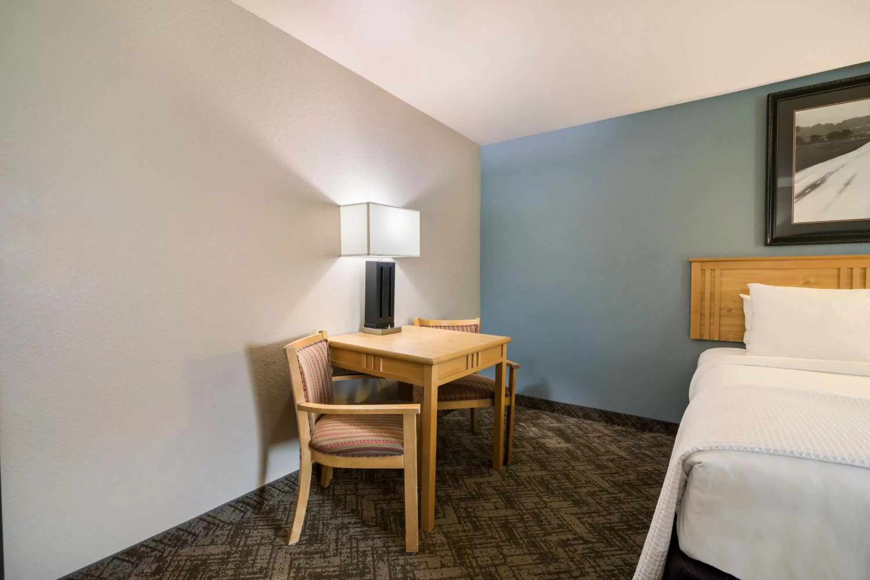 Bedroom, Seating Area in Best Western Golden Spike Inn & Suites