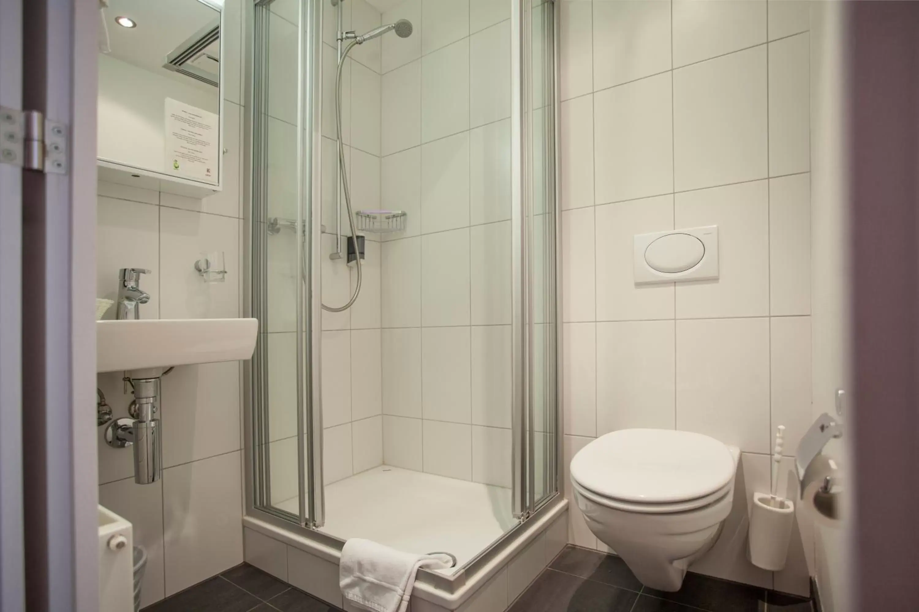 Shower, Bathroom in Hotel Gasthof Kreuz